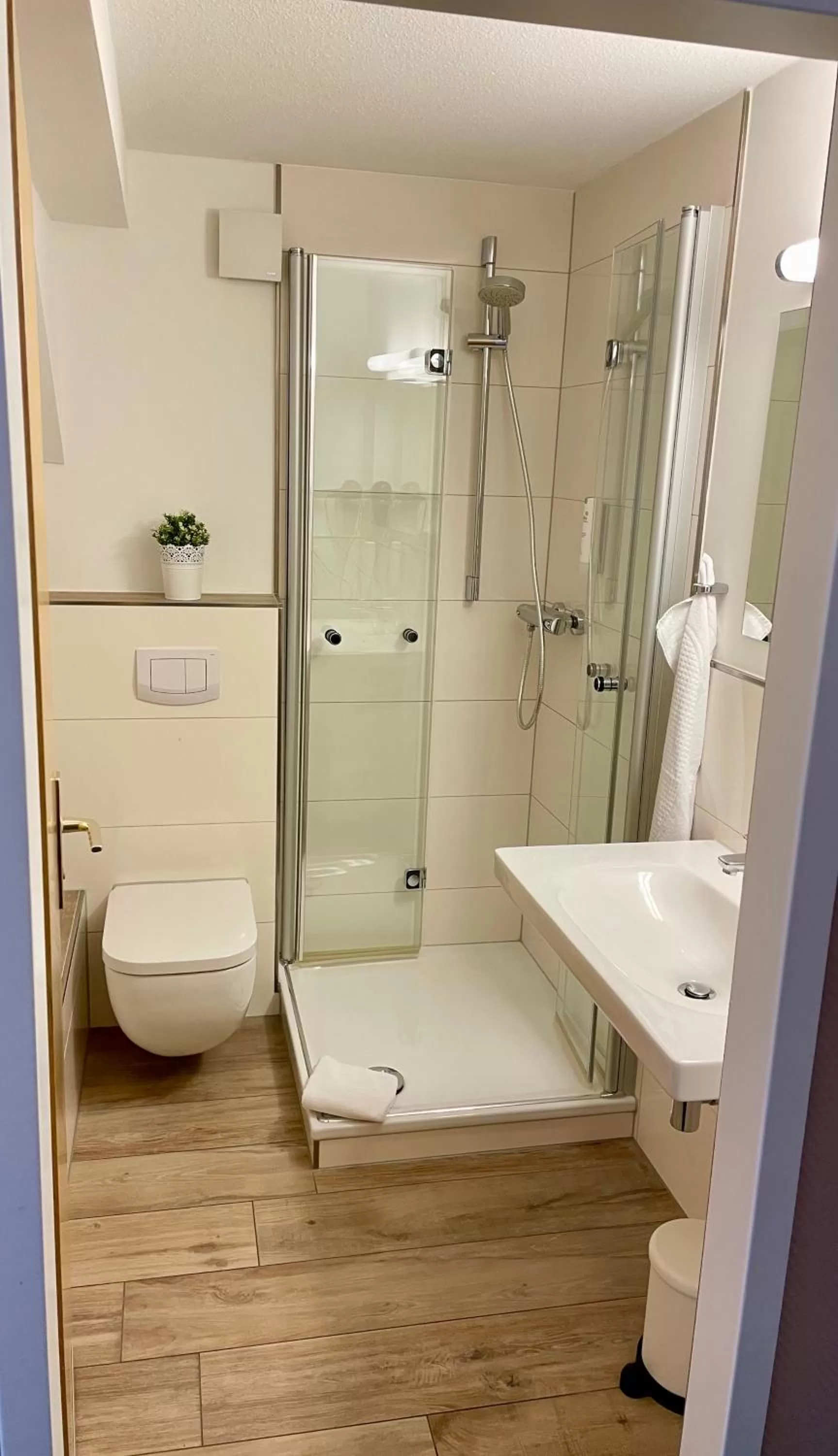 Bathroom in Gasthof Scharfe Kurve