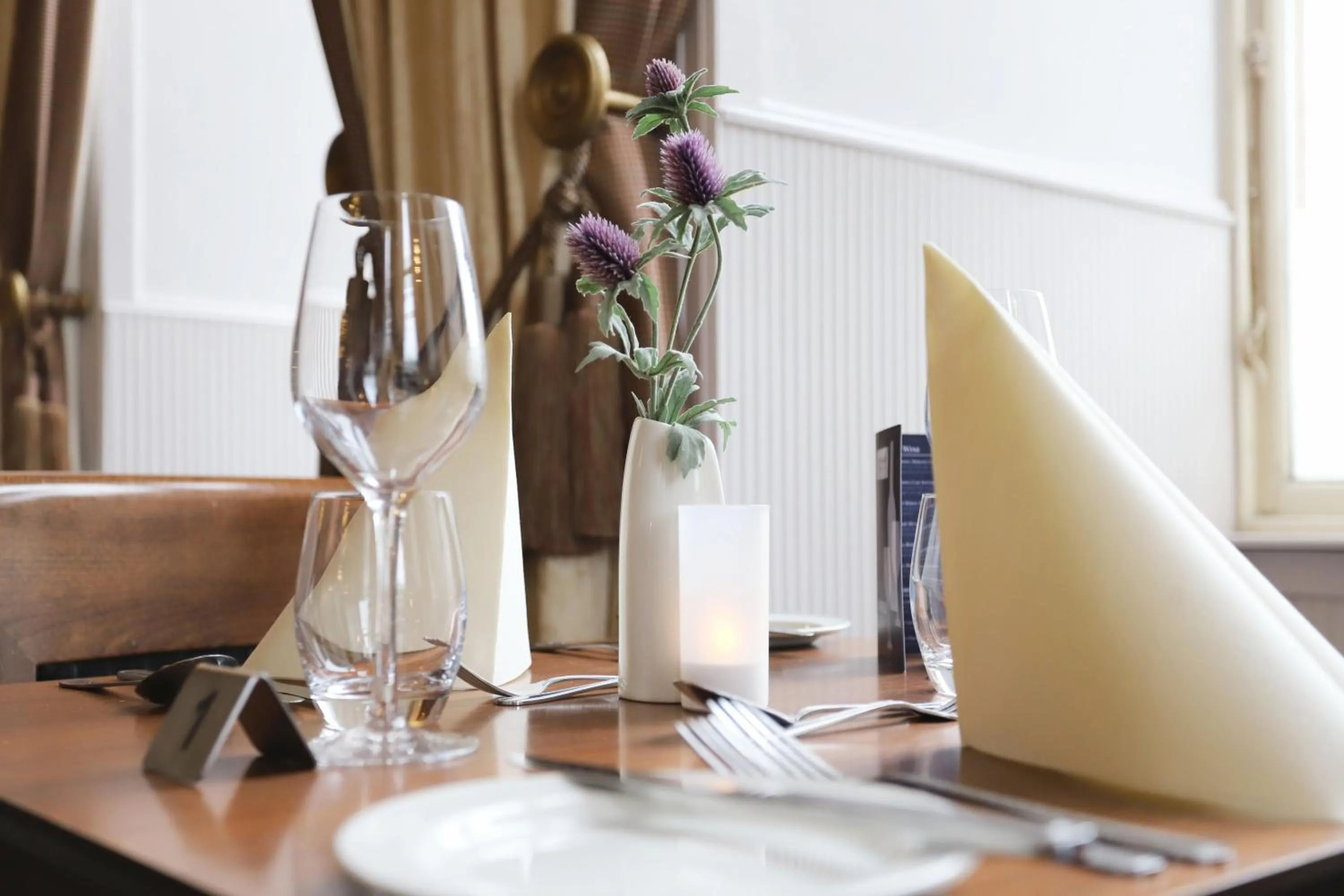 Restaurant/places to eat in Ben Wyvis Hotel