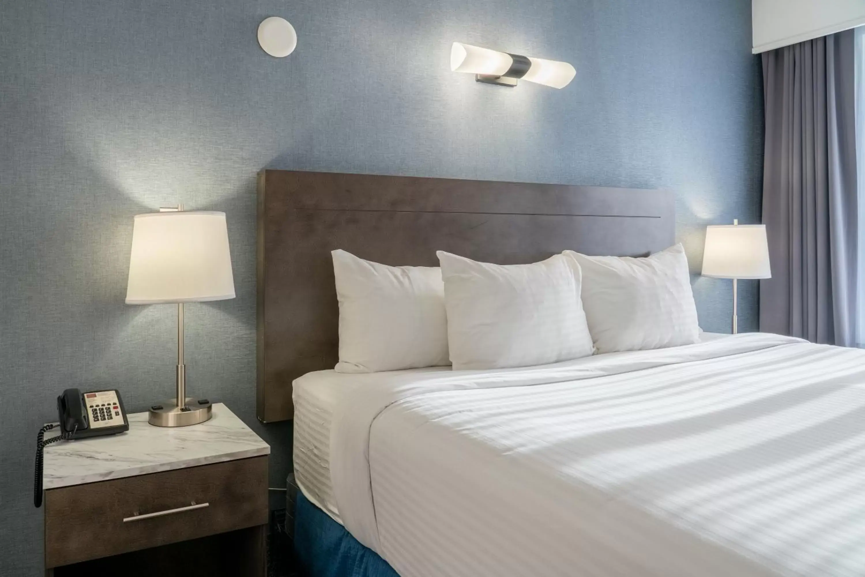 Bed in Red Carpet Inn Bed in Red Carpet Inn