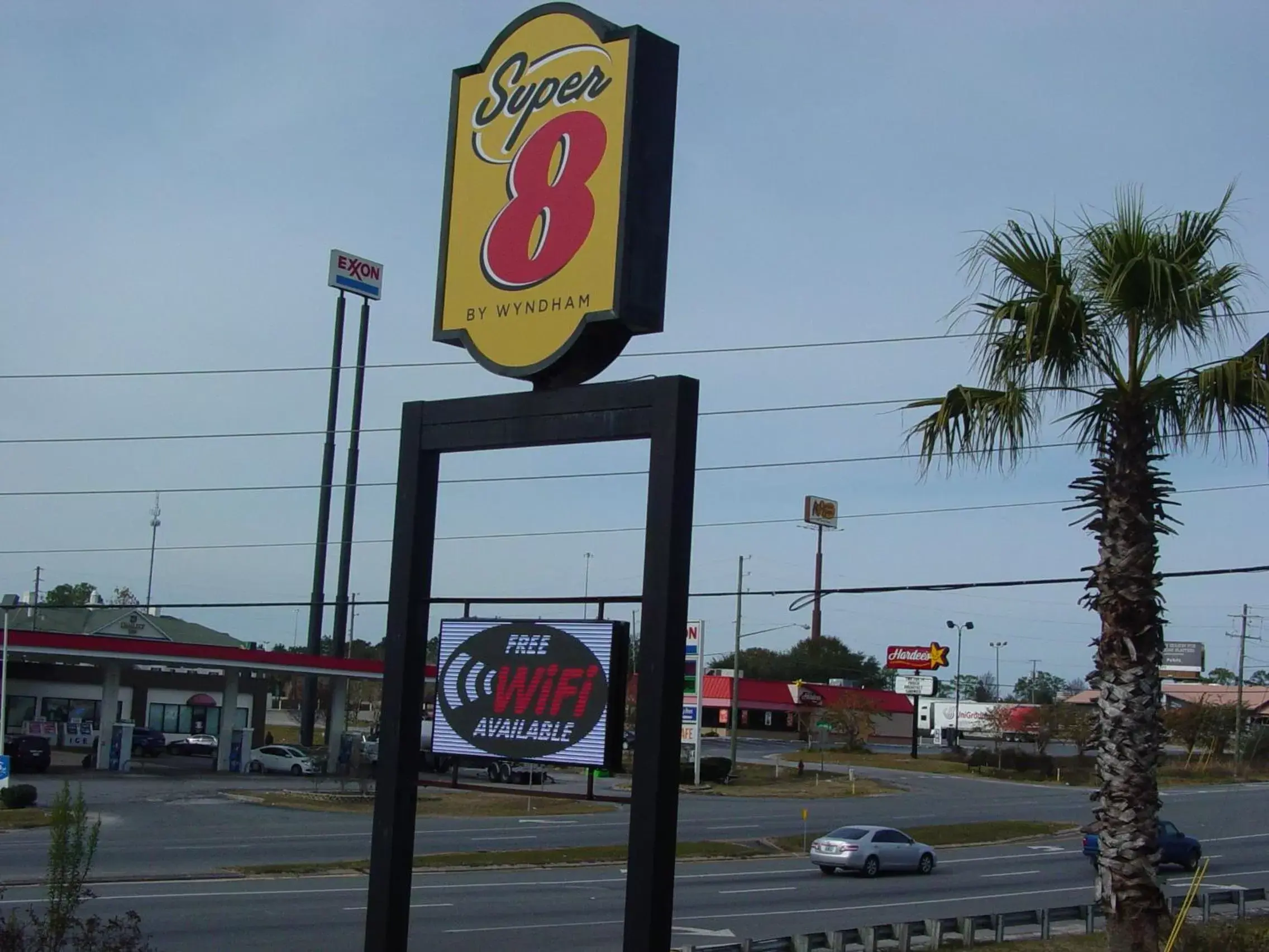 Property building, Property Logo/Sign in Super 8 by Wyndham Crestview