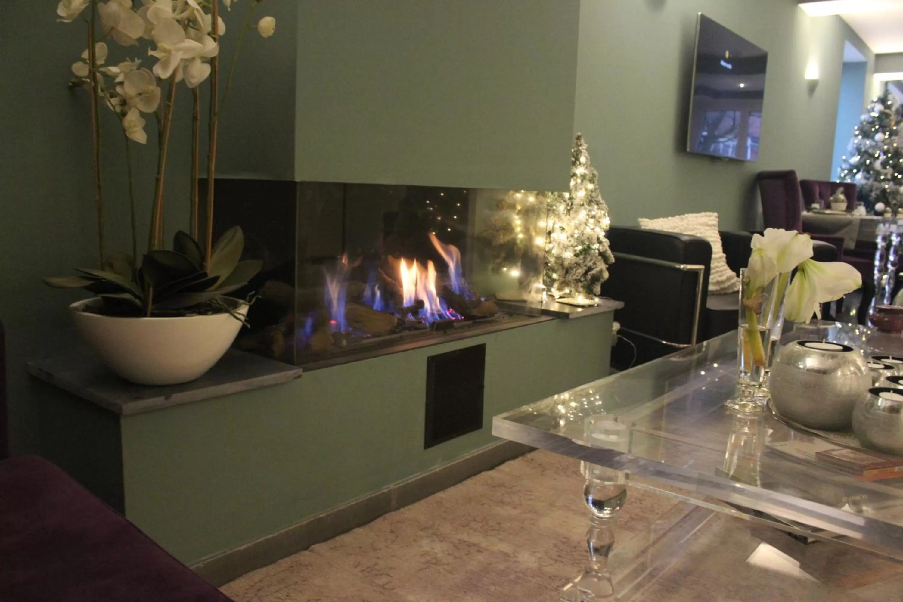 Communal lounge/ TV room in B&B Saint-Georges -Located in the city centre of Bruges-