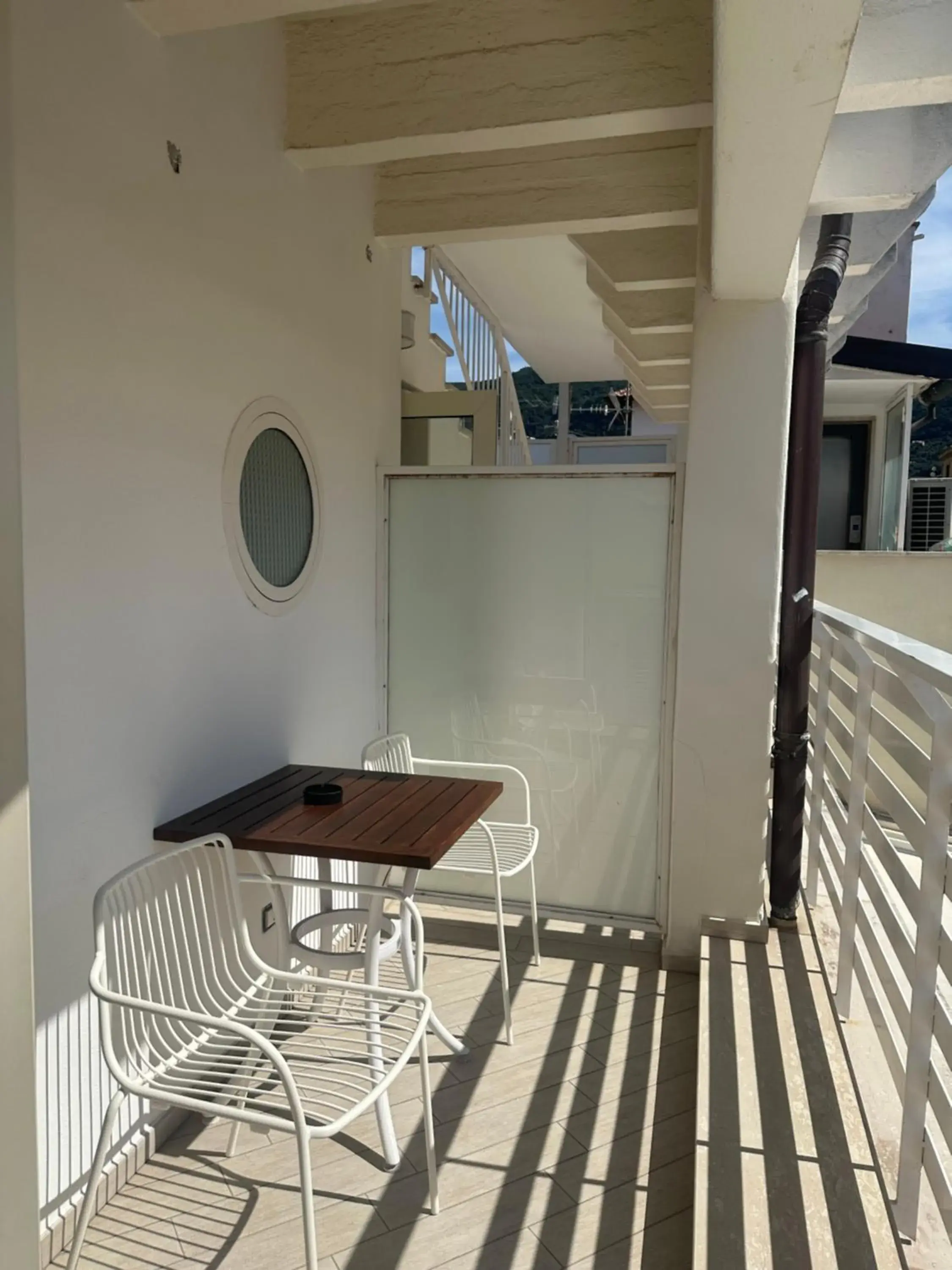 Balcony/Terrace, Kitchen/Kitchenette in Tasso Suites