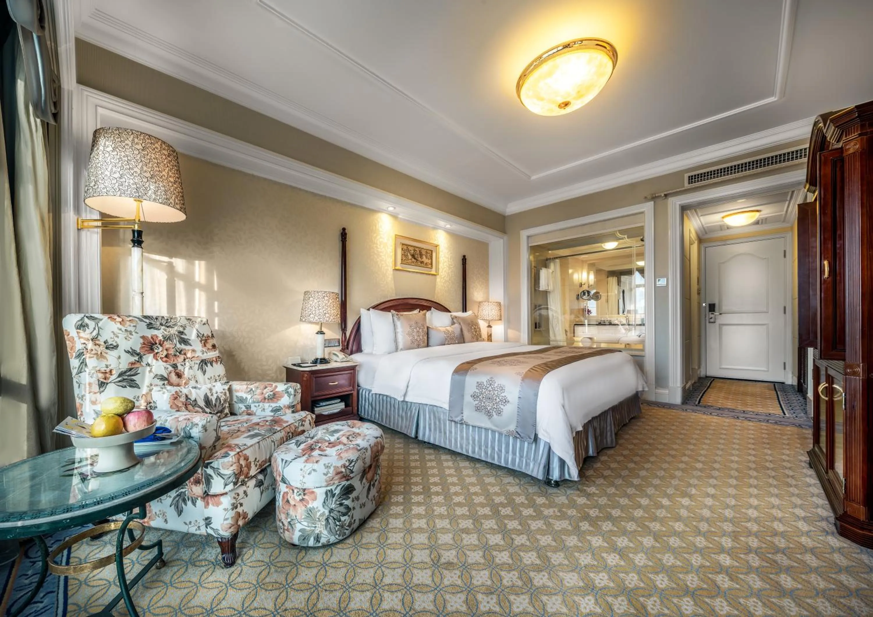 Bed in Green Lake Hotel