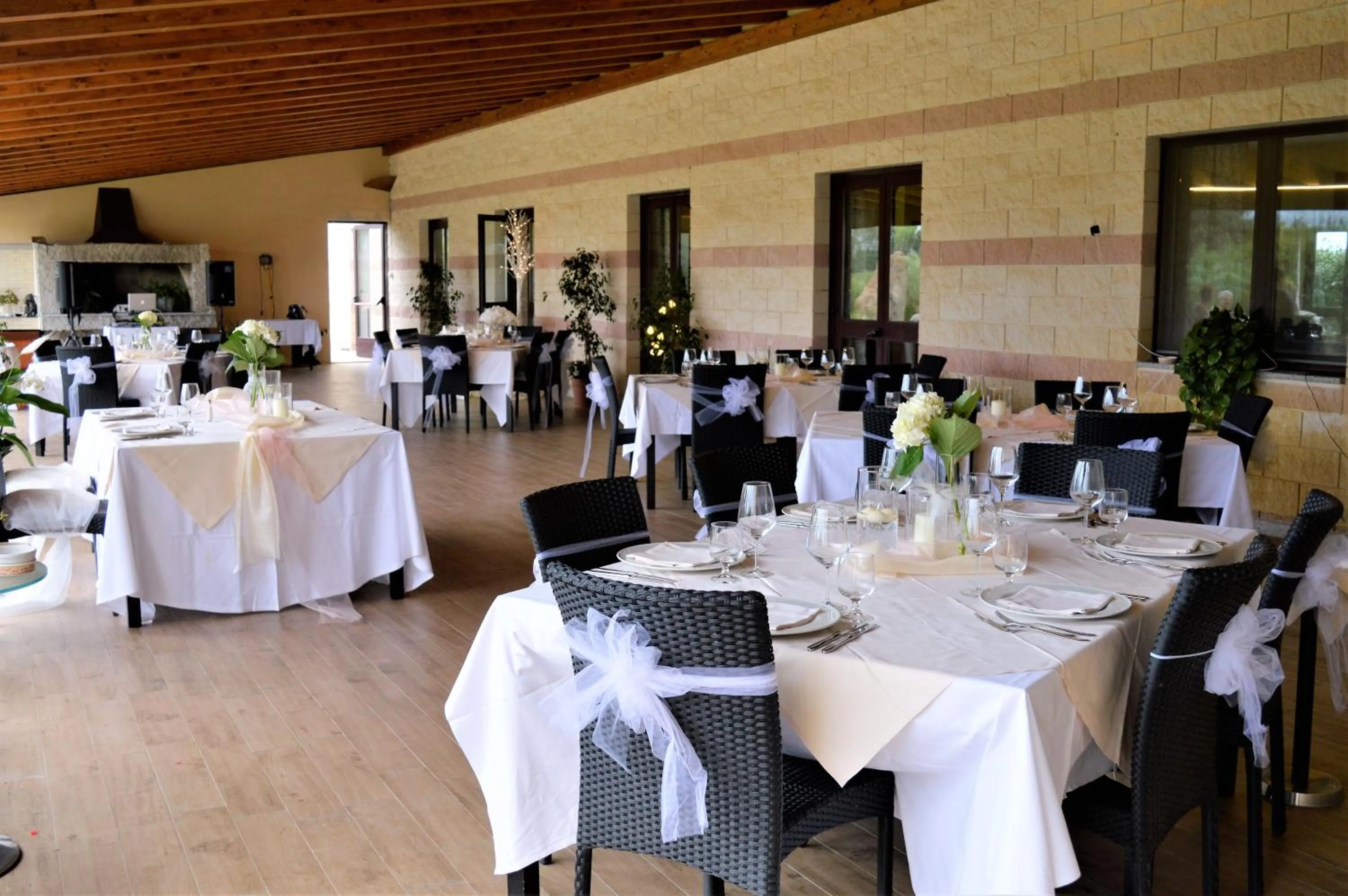 Restaurant/places to eat in Rodia Inn