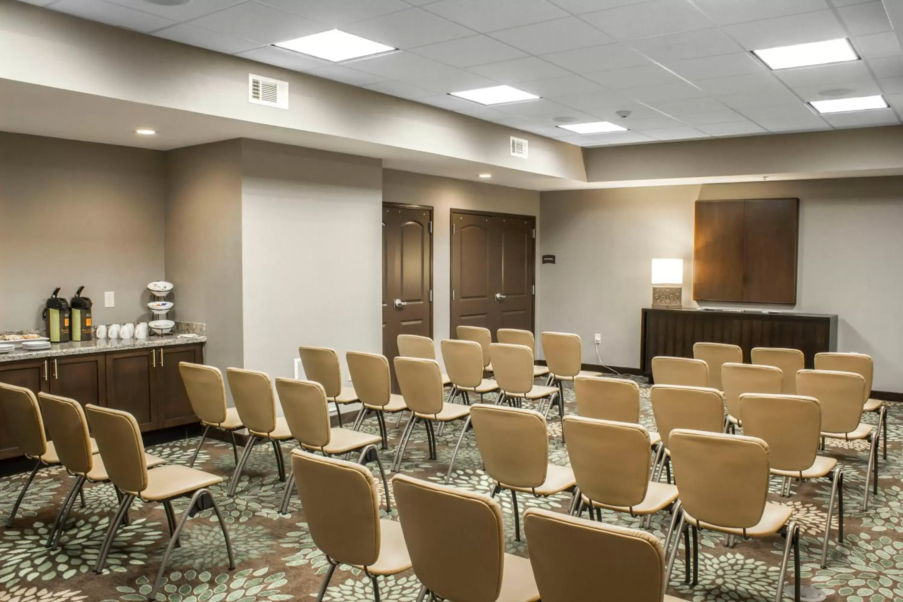 Meeting/conference room in Staybridge Suites North Jacksonville, an IHG Hotel