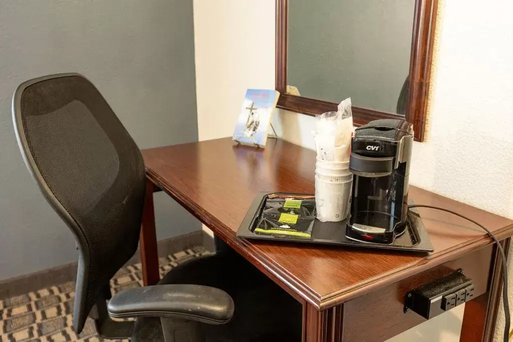 Coffee/tea facilities in Savannah House Hotel