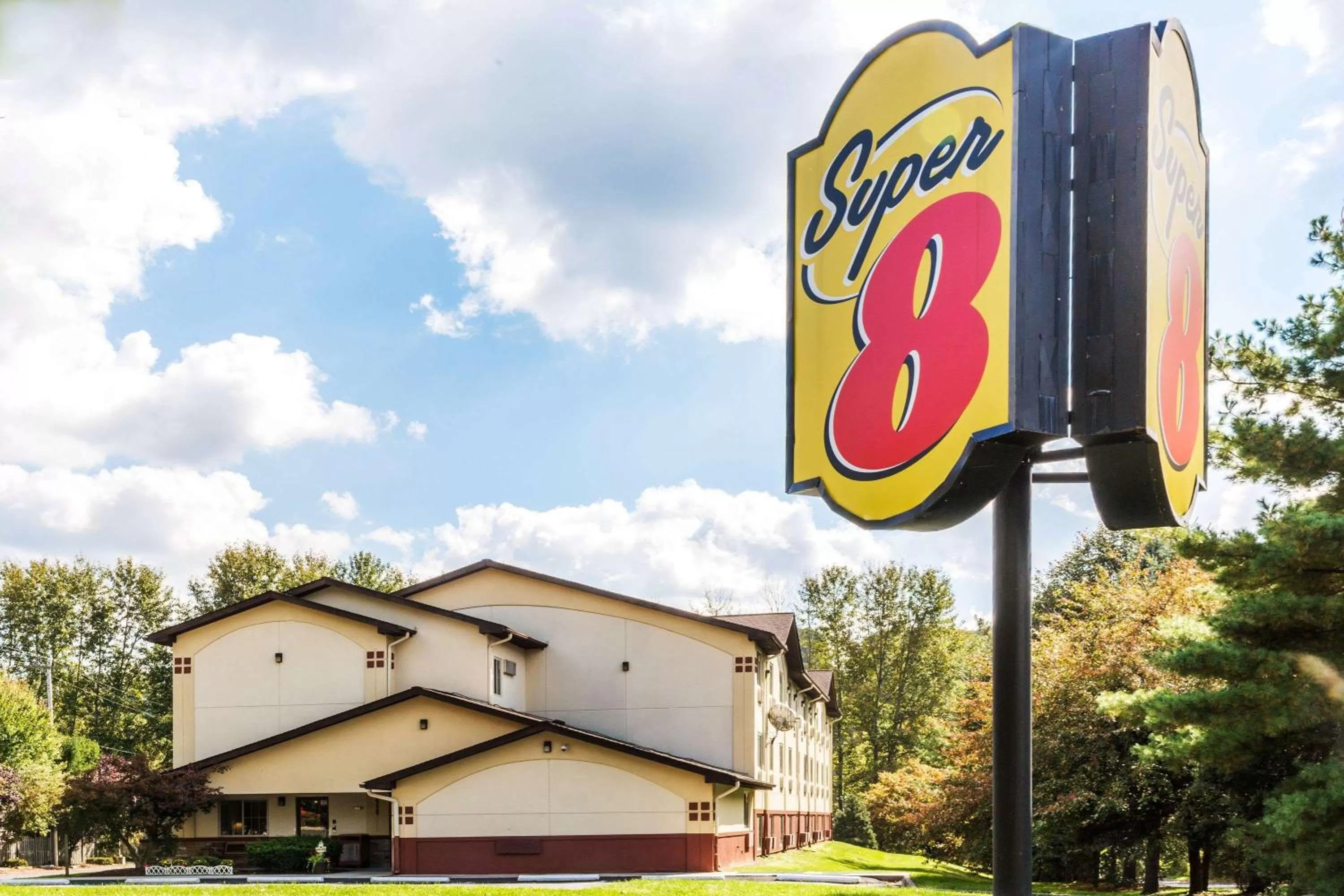 Super 8 by Wyndham East Stroudsburg - Poconos