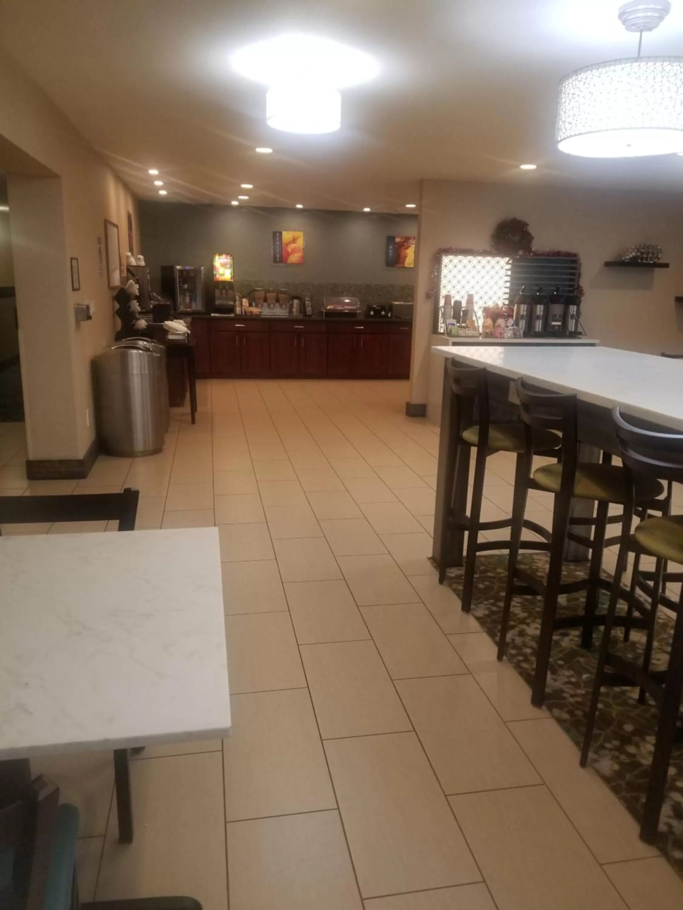 Breakfast in Best Western Long Beach Inn