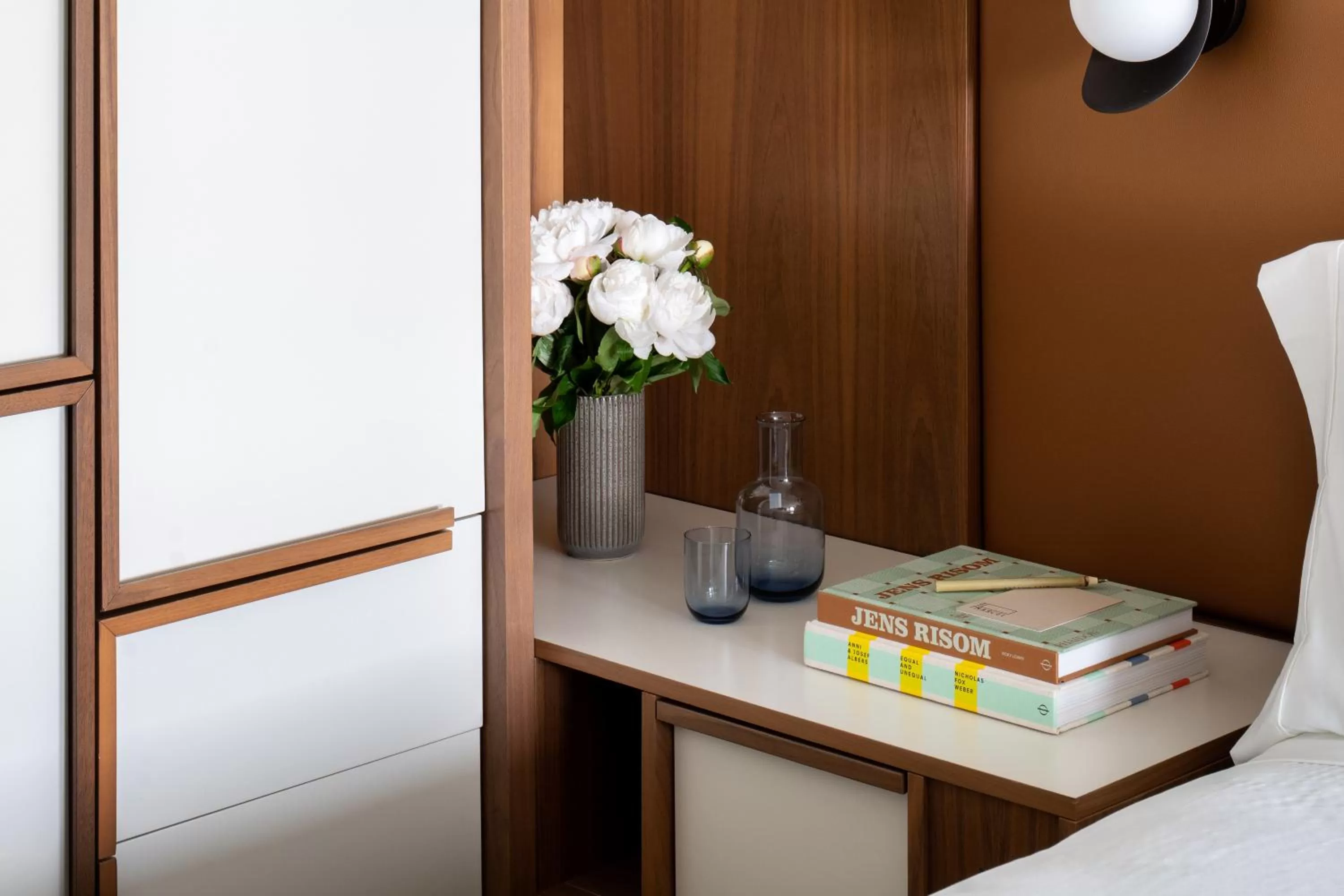 Seating area, Bed in Hotel Marcel New Haven, Tapestry Collection By Hilton