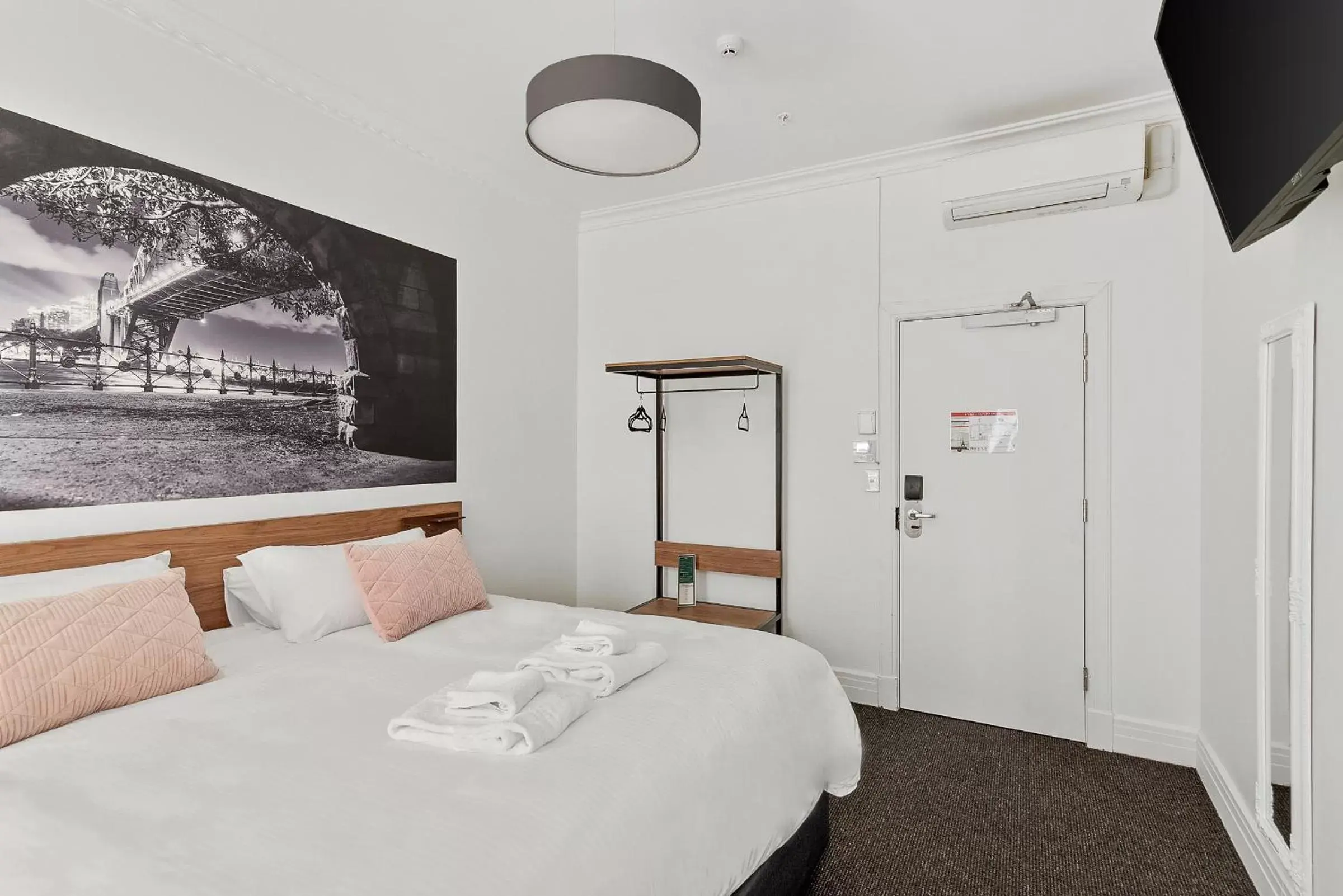 Bed in Criterion Hotel Sydney