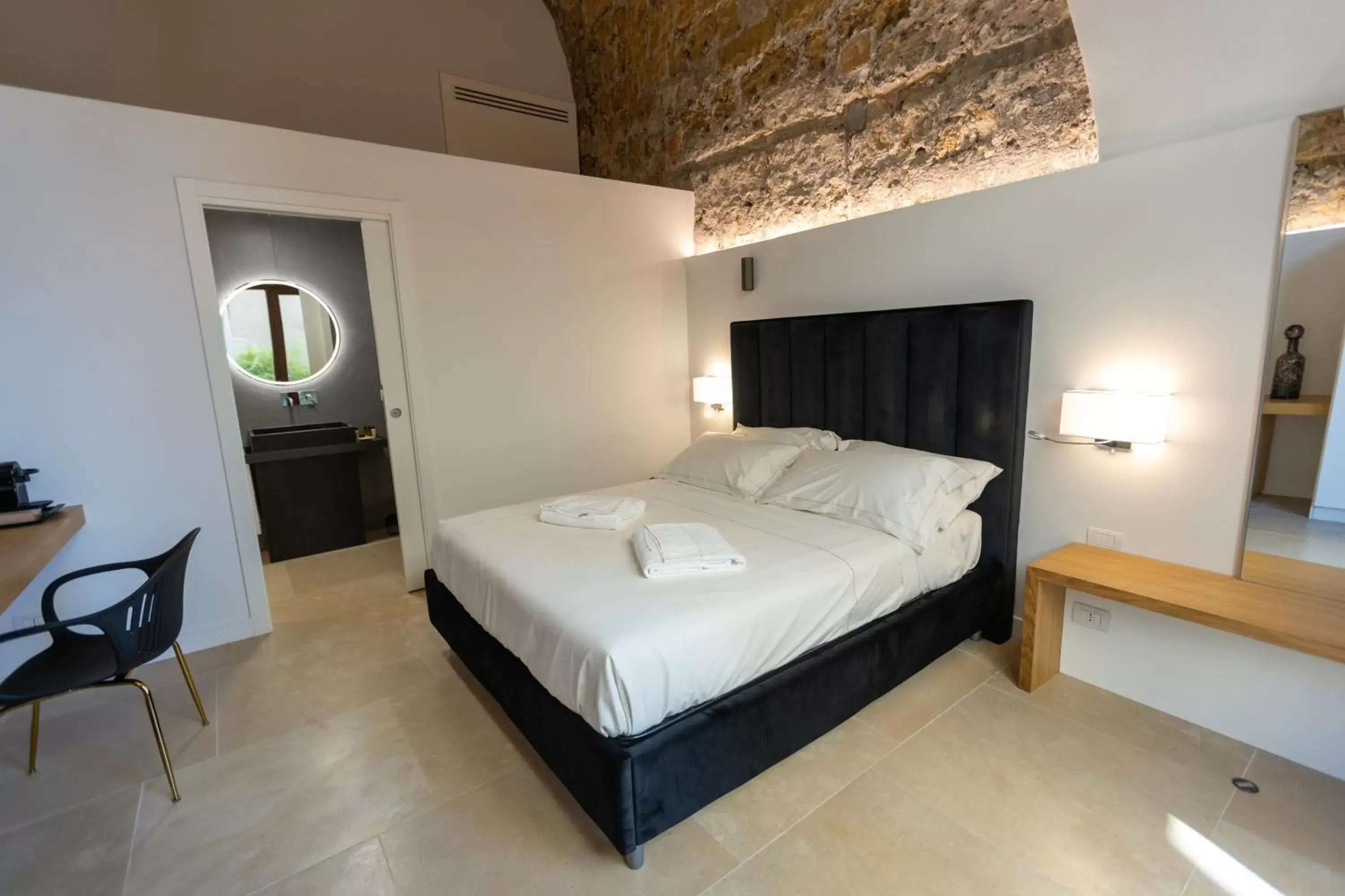 Bedroom, Bed in Bastione Spasimo Boutique Hotel