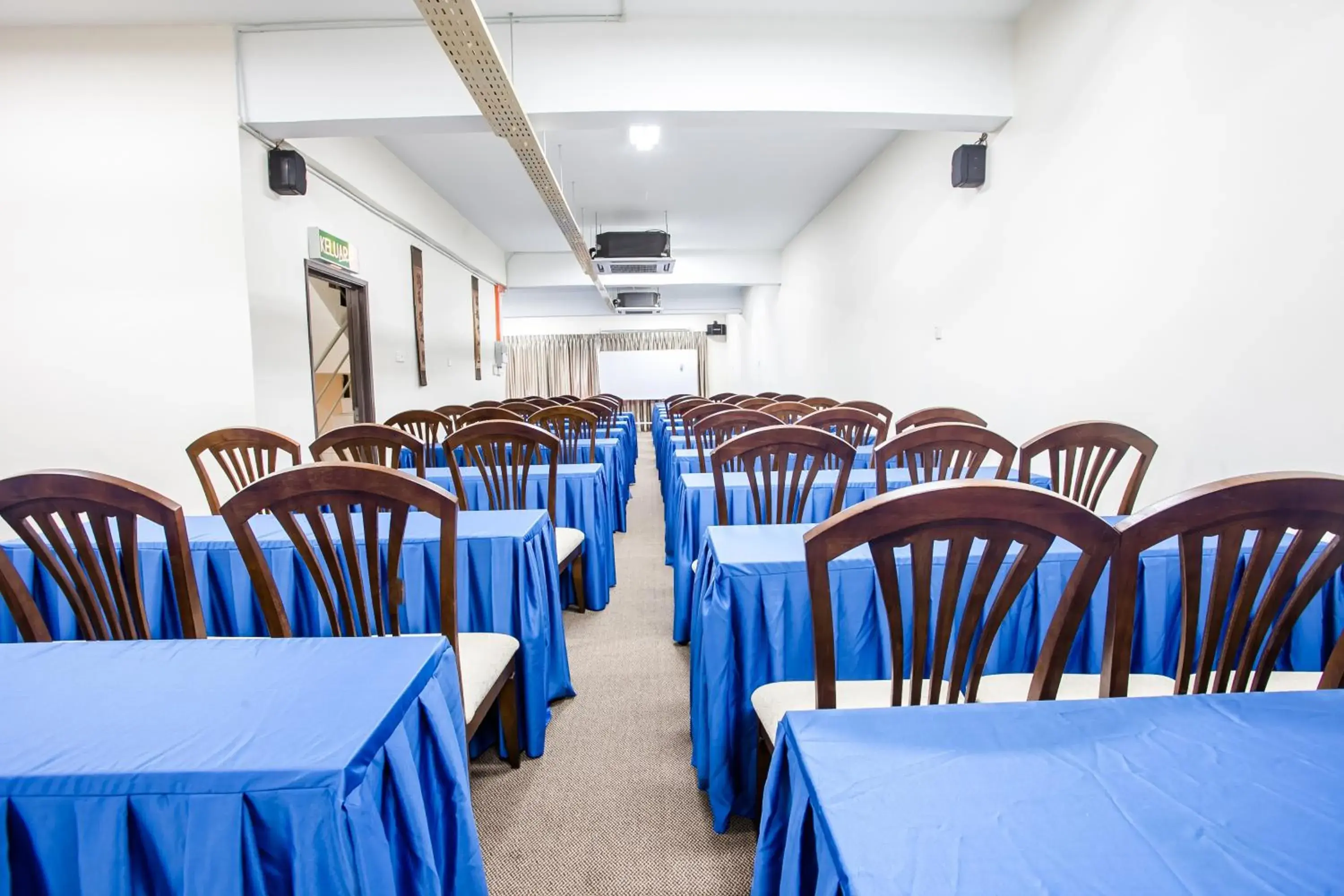 Meeting/conference room, Restaurant/Places to Eat in RJ Hotel Kulai