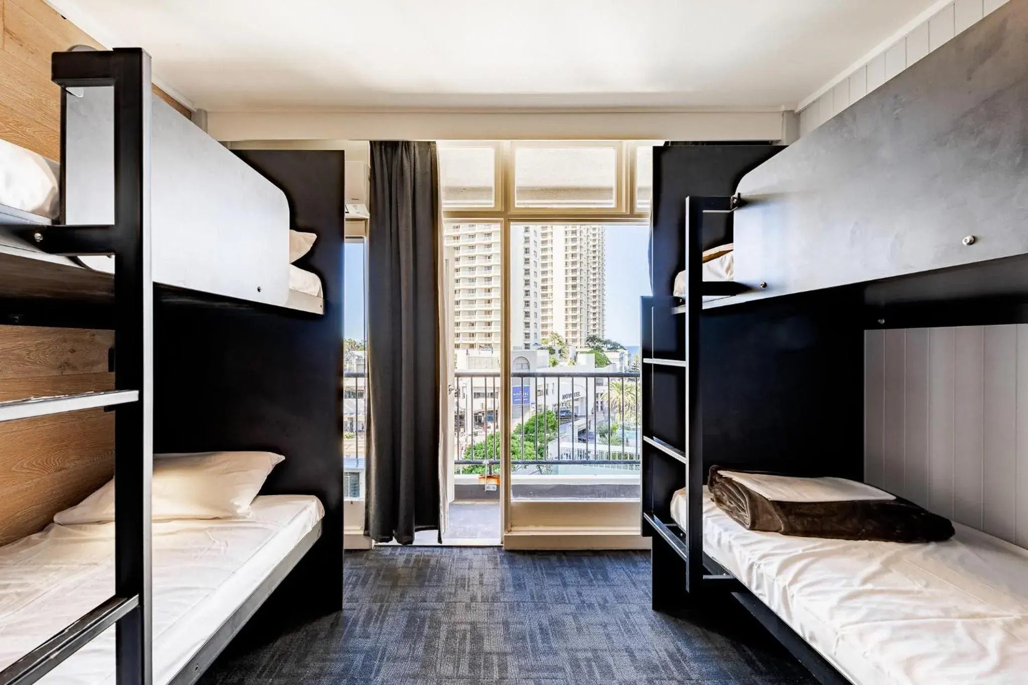 Bed, Bunk Bed in Bunk Surfers Paradise