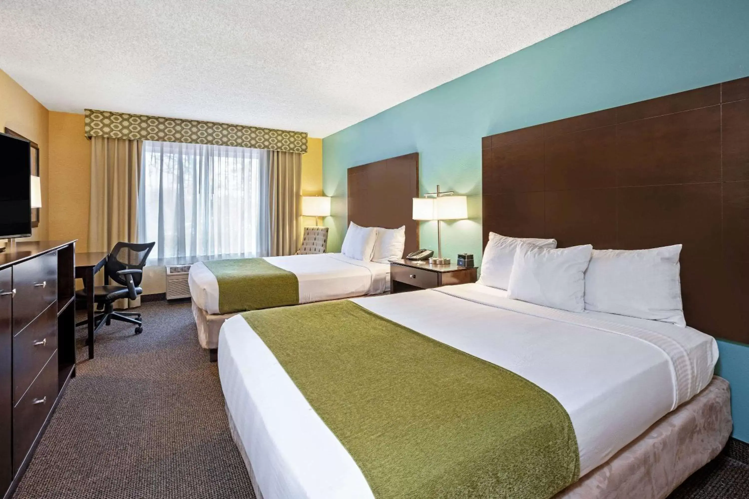 Photo of the whole room, Bed in La Quinta by Wyndham Boise Airport