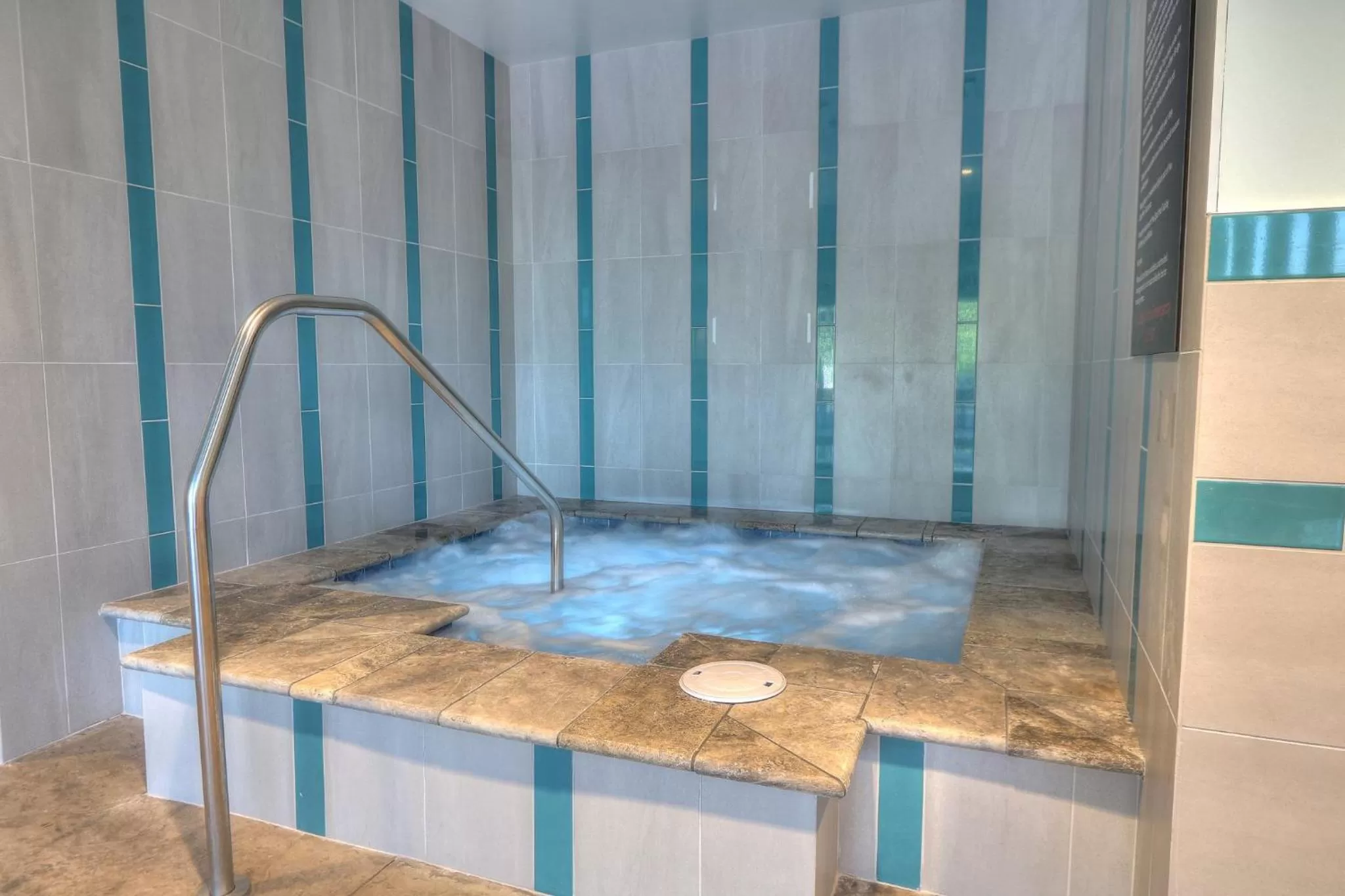 Swimming pool in Holiday Inn & Suites Pigeon Forge Convention Center by IHG