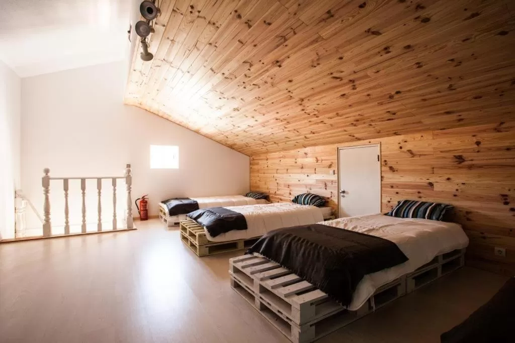 Photo of the whole room, Bed in Lisbon Surf Villa