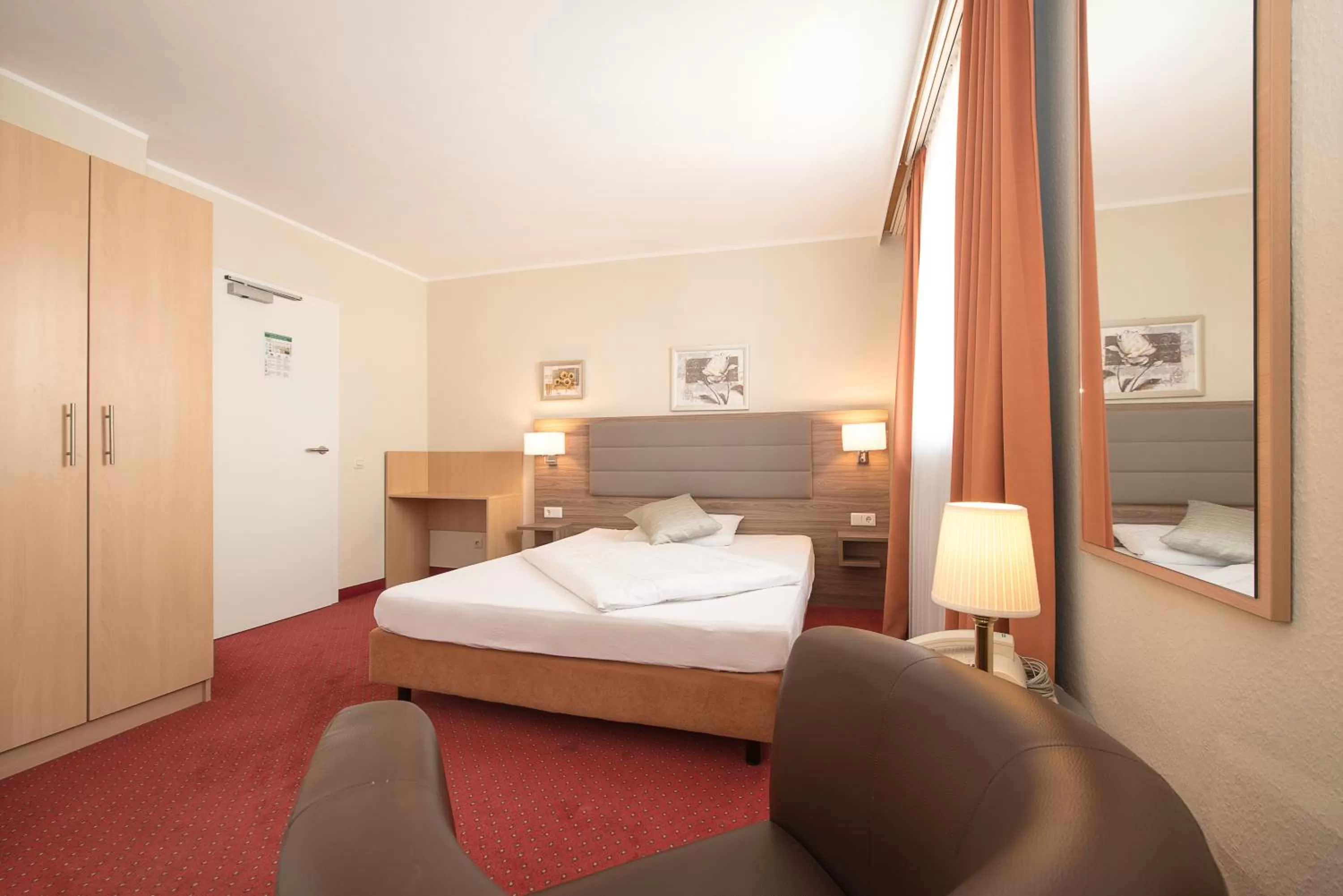 Photo of the whole room, Bed in Comfort Garni Stadtzentrum Hotel