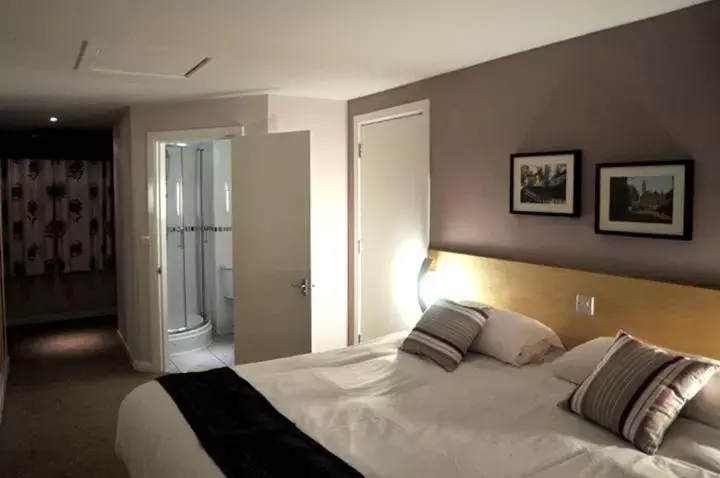 Bedroom, Bed in Royal George Hotel