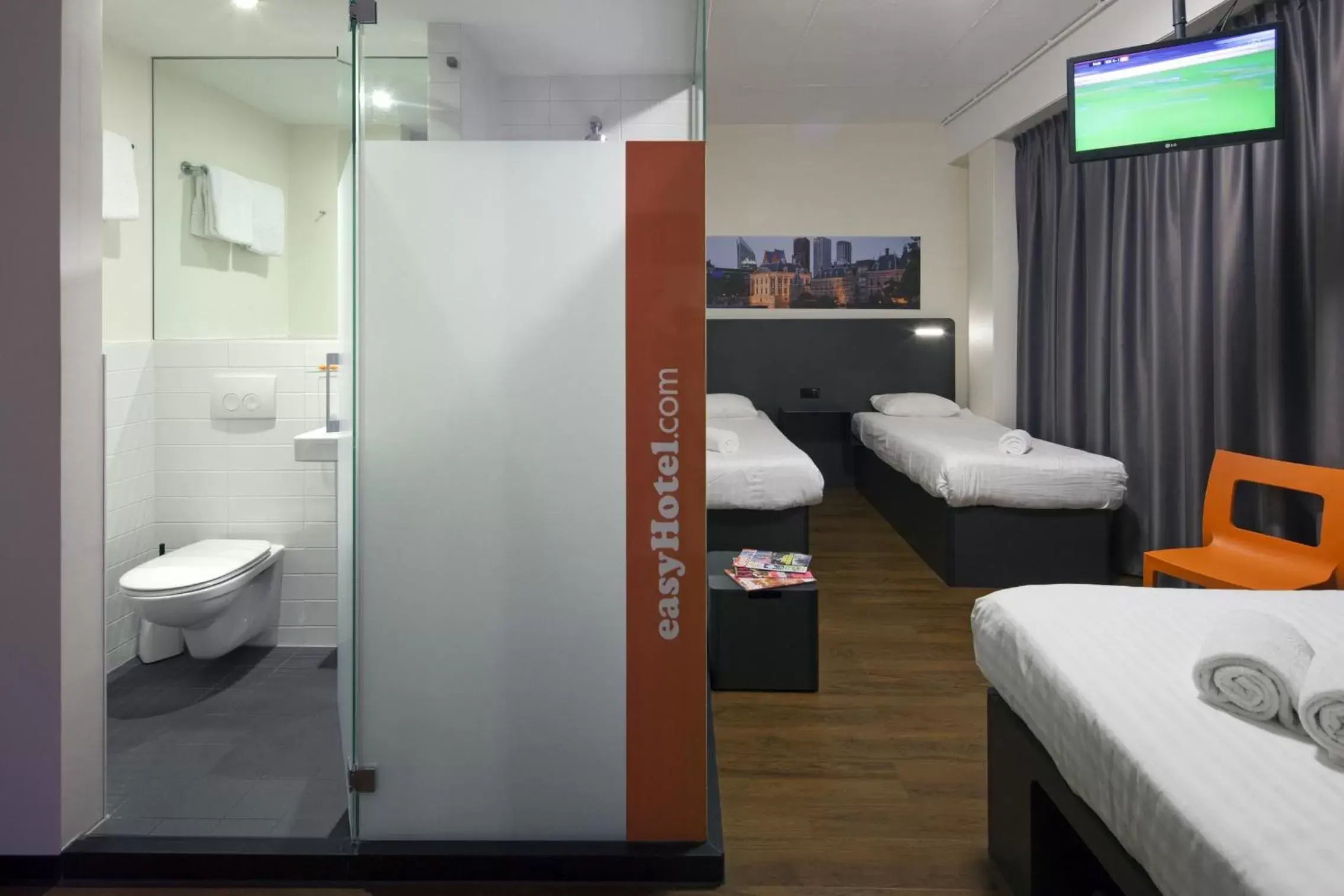 Photo of the whole room, Bathroom in easyHotel The Hague City Centre