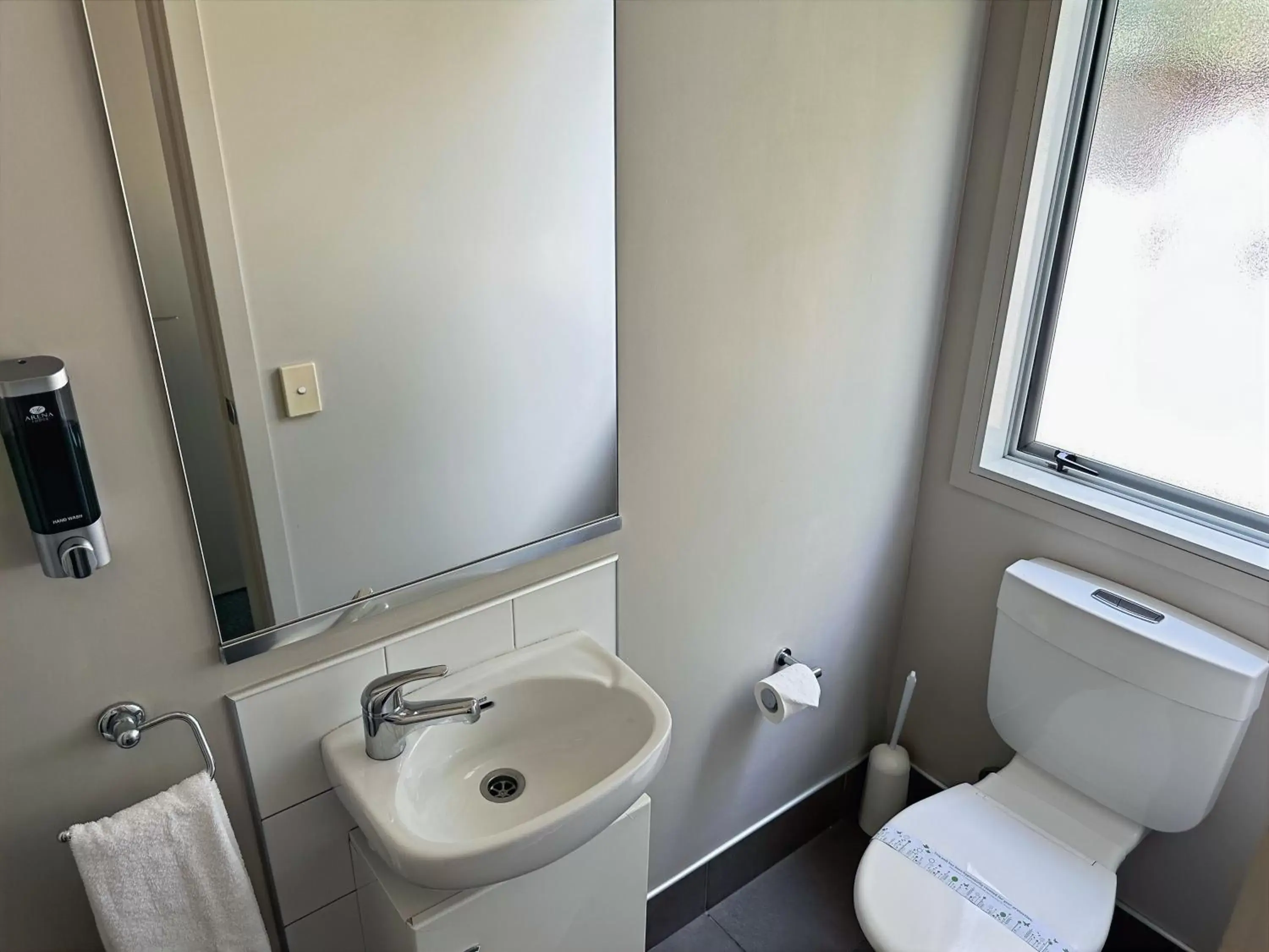 Toilet, Bathroom in Arena Lodge