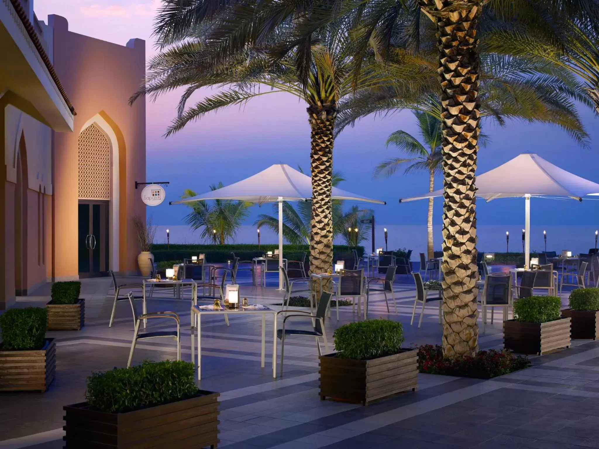 Restaurant/places to eat in Shangri-La Barr Al Jissah, Muscat