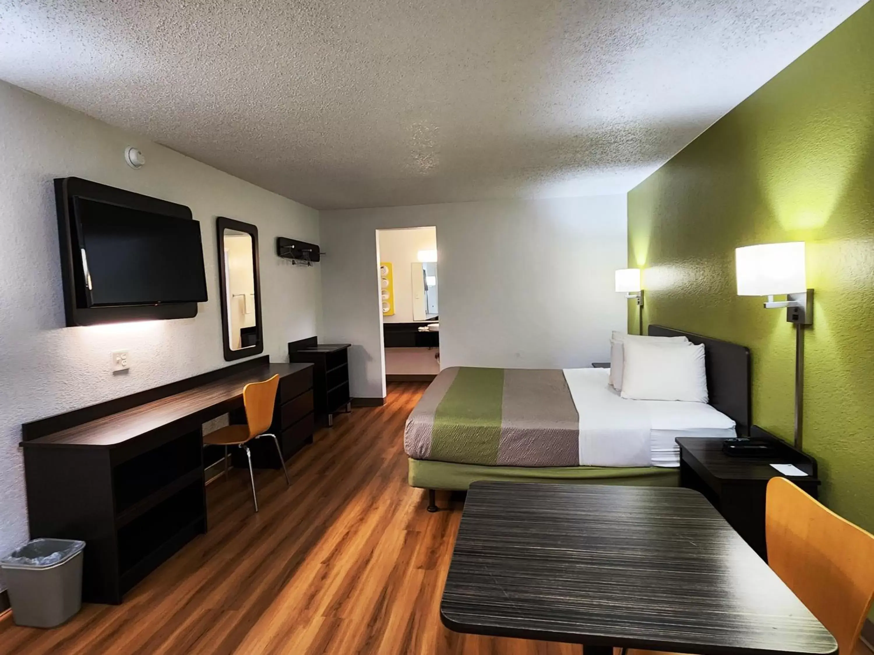 Bed in Motel 6-Baytown, TX - Baytown East