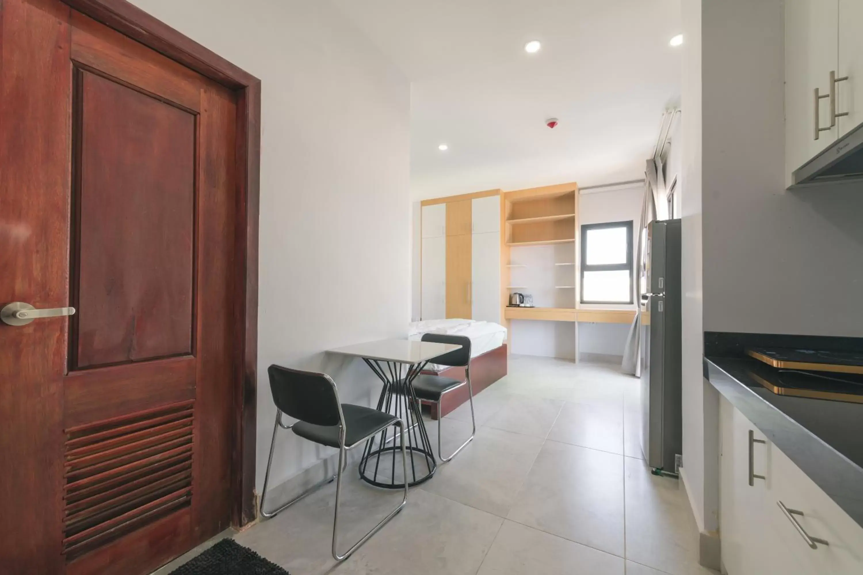 Photo of the whole room, Dining Area in Residence 110 (Hotel and Apartments)