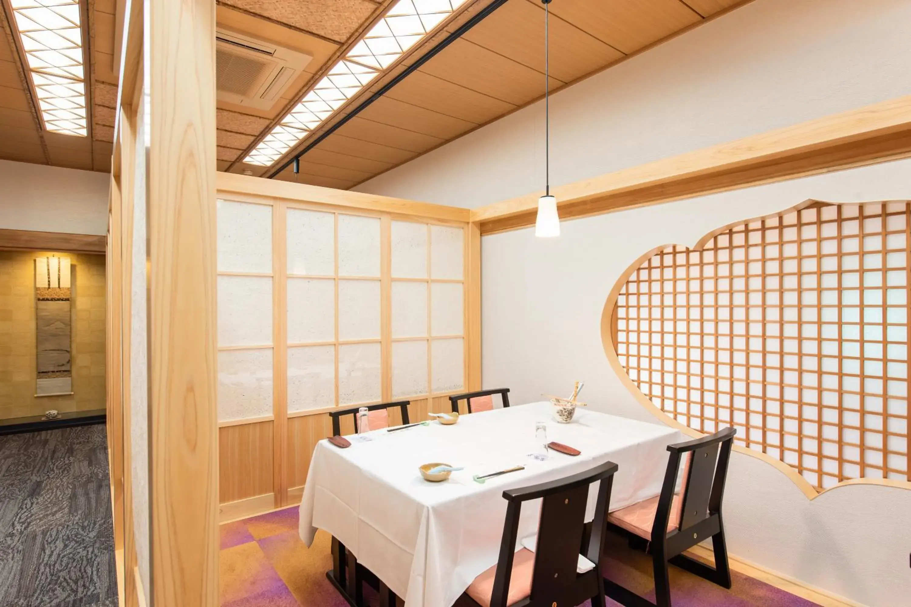 Restaurant/places to eat in Hotel Hagoromo