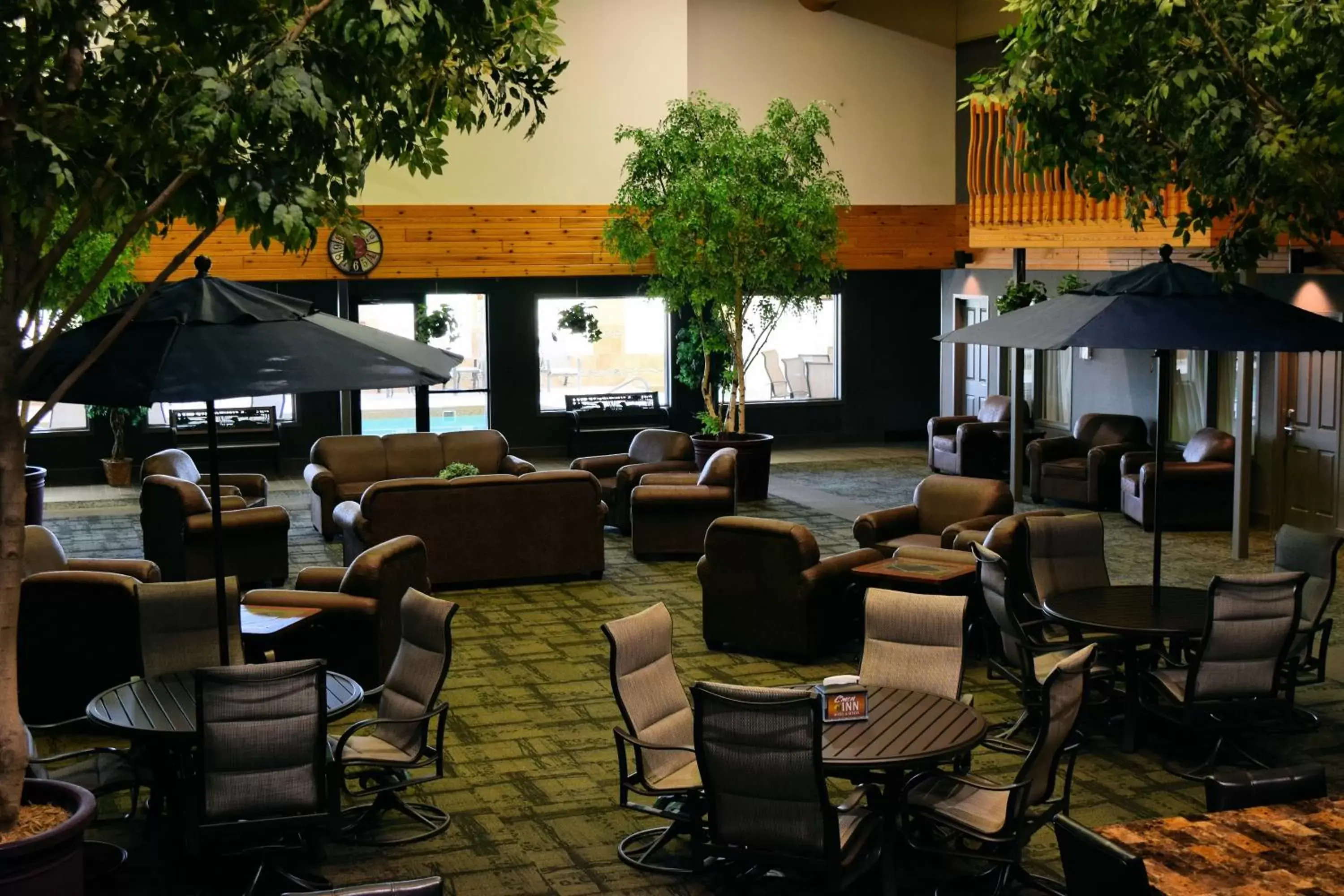 Communal lounge/ TV room, Restaurant/Places to Eat in C'mon Inn Communal lounge/ TV room, Restaurant/Places to Eat in C'mon Inn
