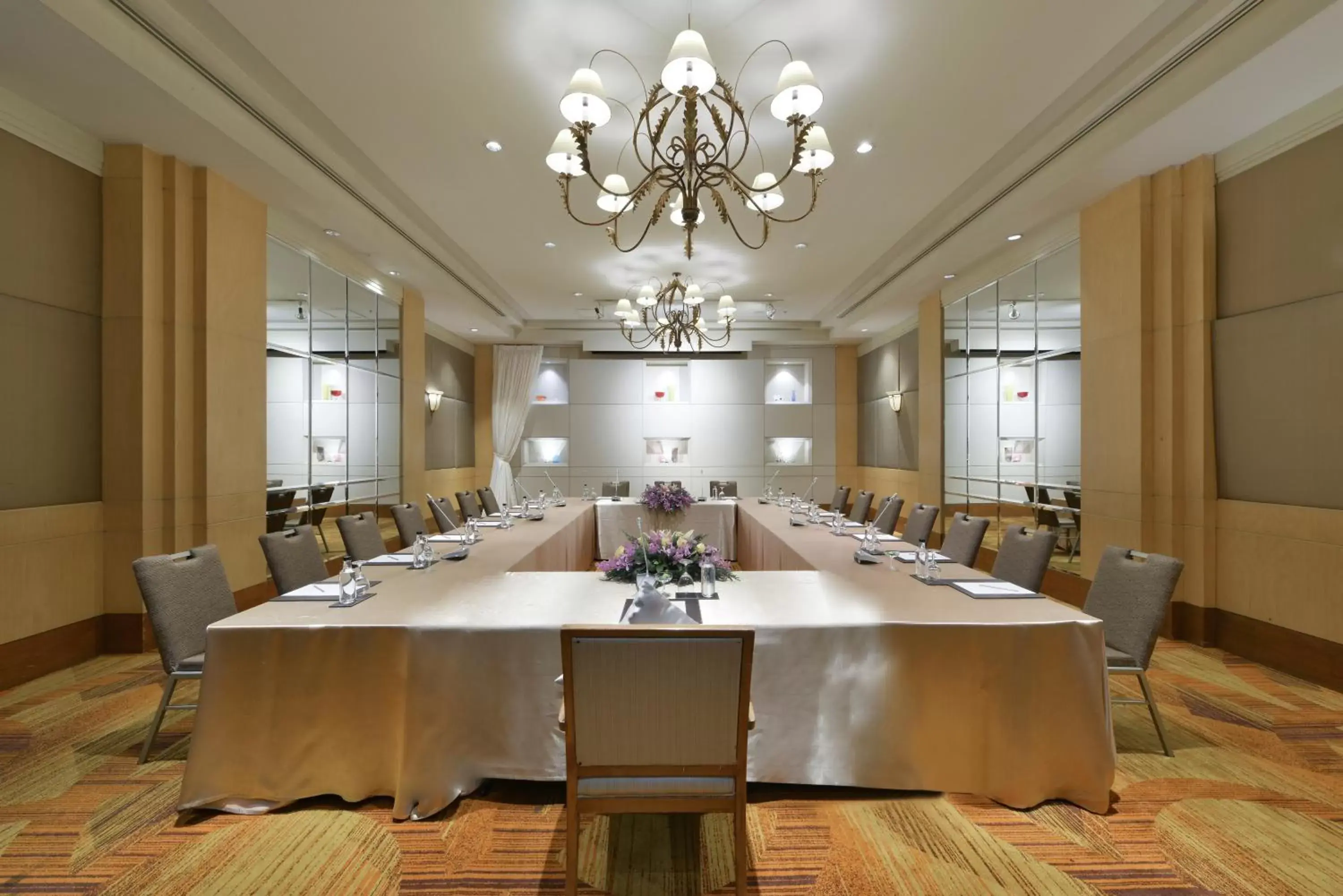 Meeting/conference room in Miracle Grand Convention Hotel