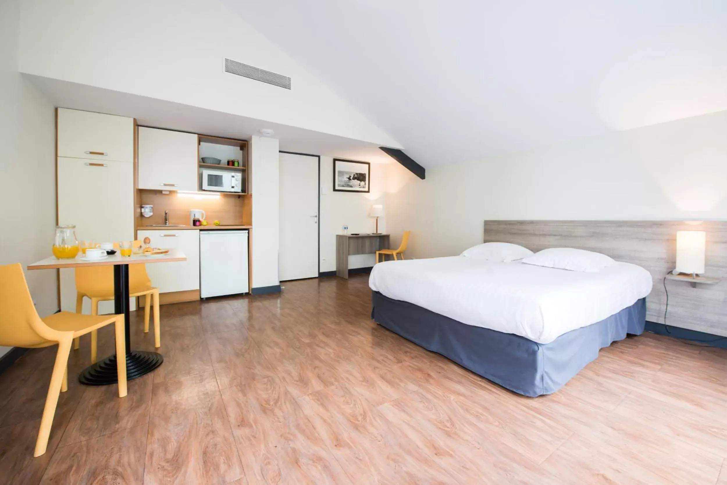 Bed in Comfort Aparthotel Saint-Nazaire Les Portes de l Ocean Bed in Comfort Aparthotel Saint-Nazaire Les Portes de l Ocean