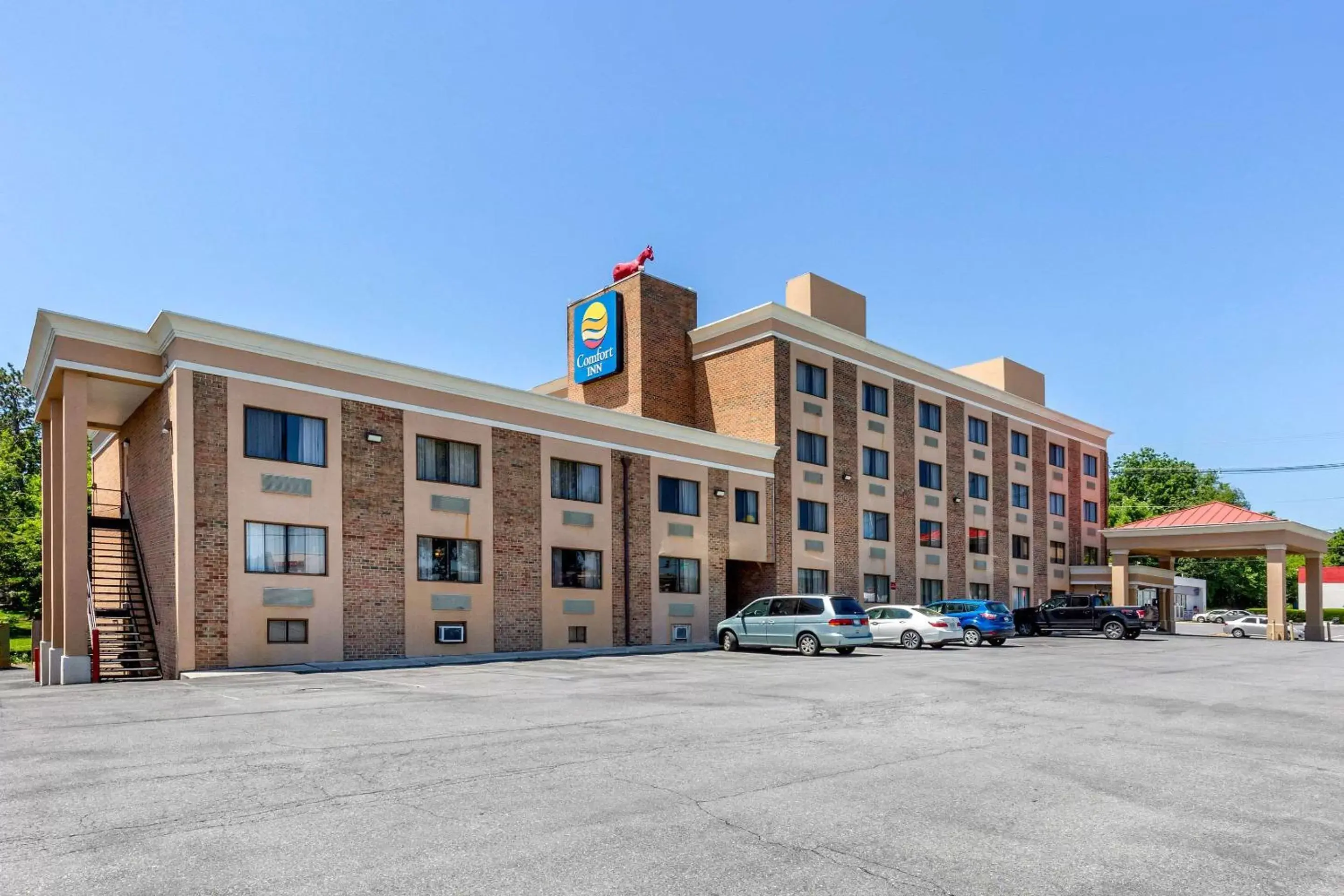 Property Building in Comfort Inn Red Horse Frederick