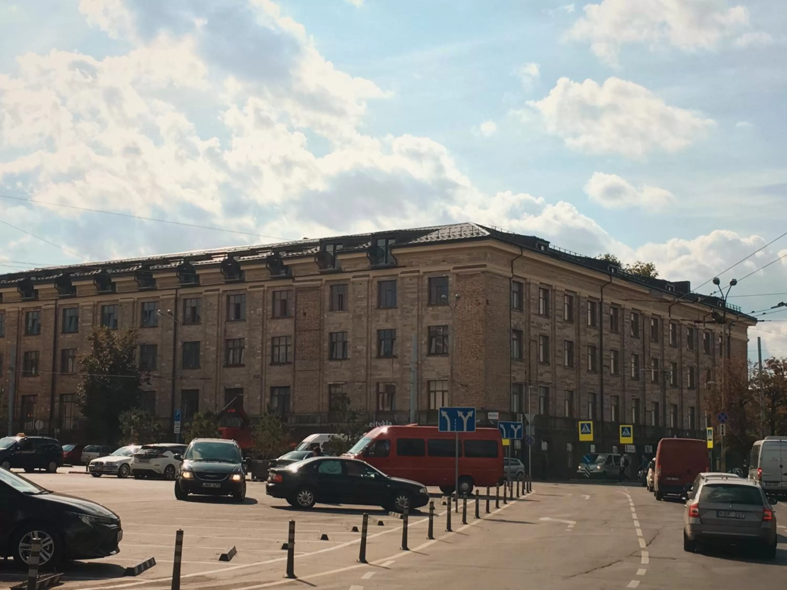 Property Building in SELF CHECK-IN Hotel Railway Apartments