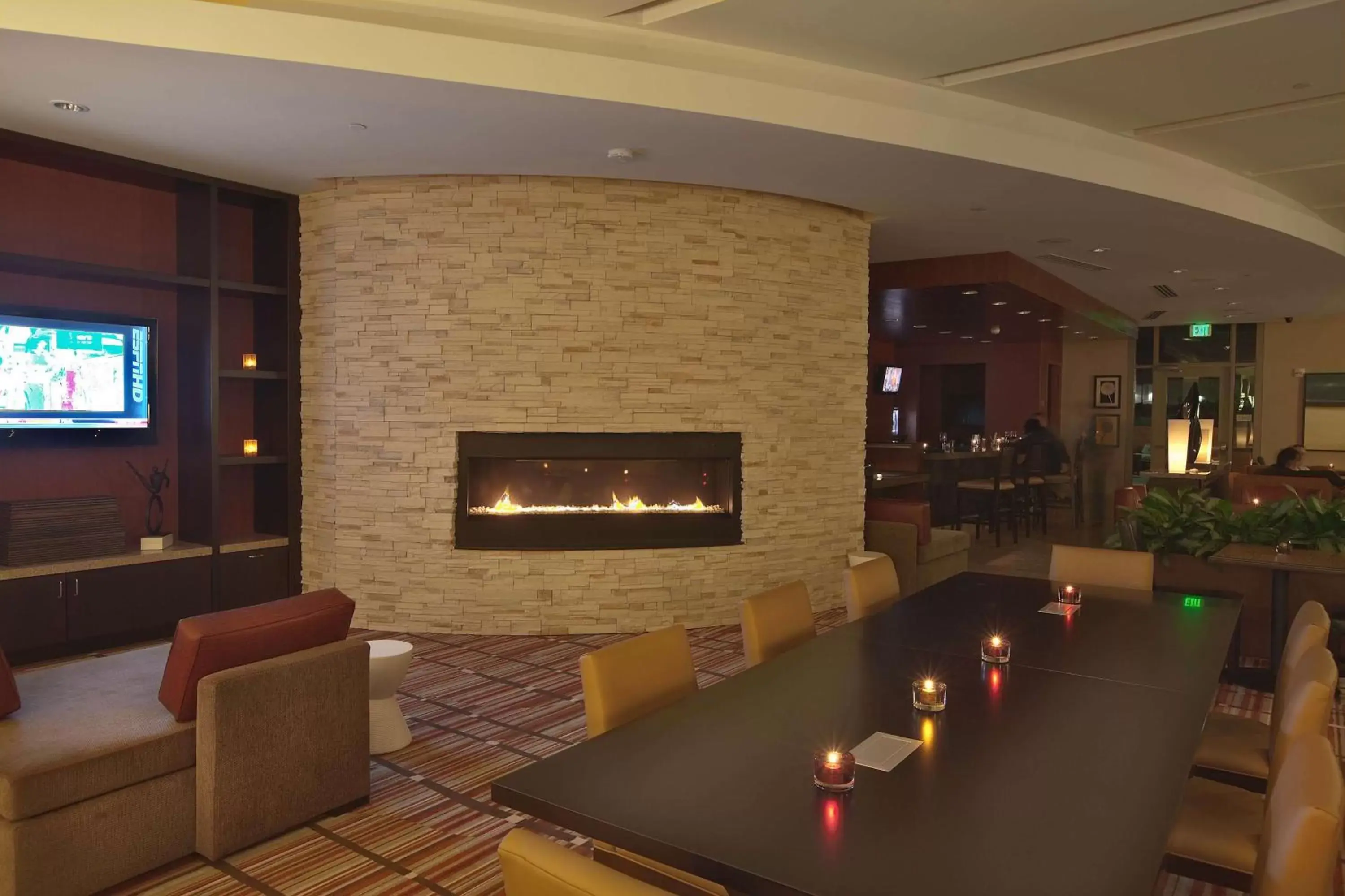 Lobby or reception, Lounge/Bar in Embassy Suites Palmdale