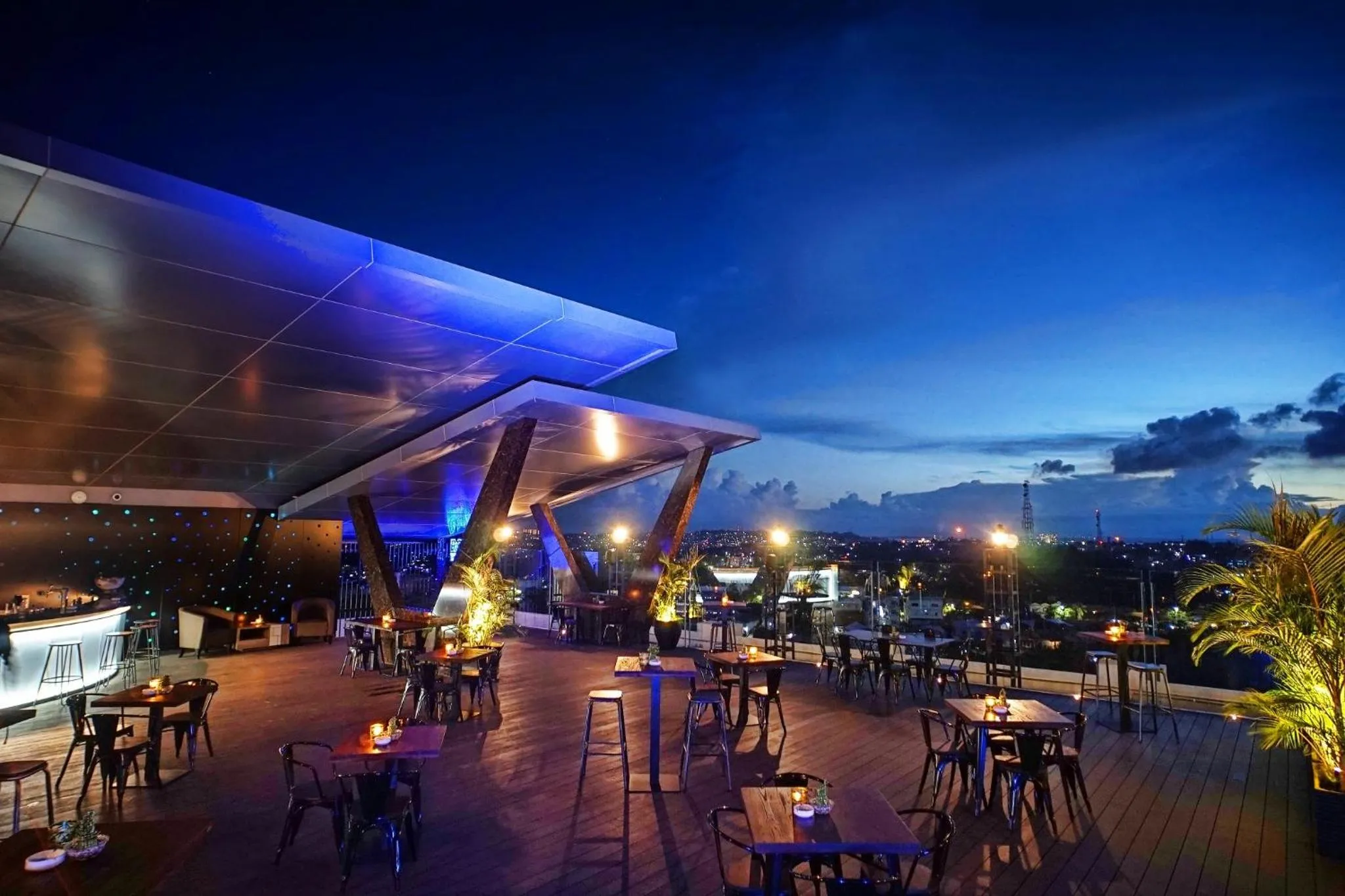 Evening entertainment in Platinum Hotel & Convention Hall Balikpapan