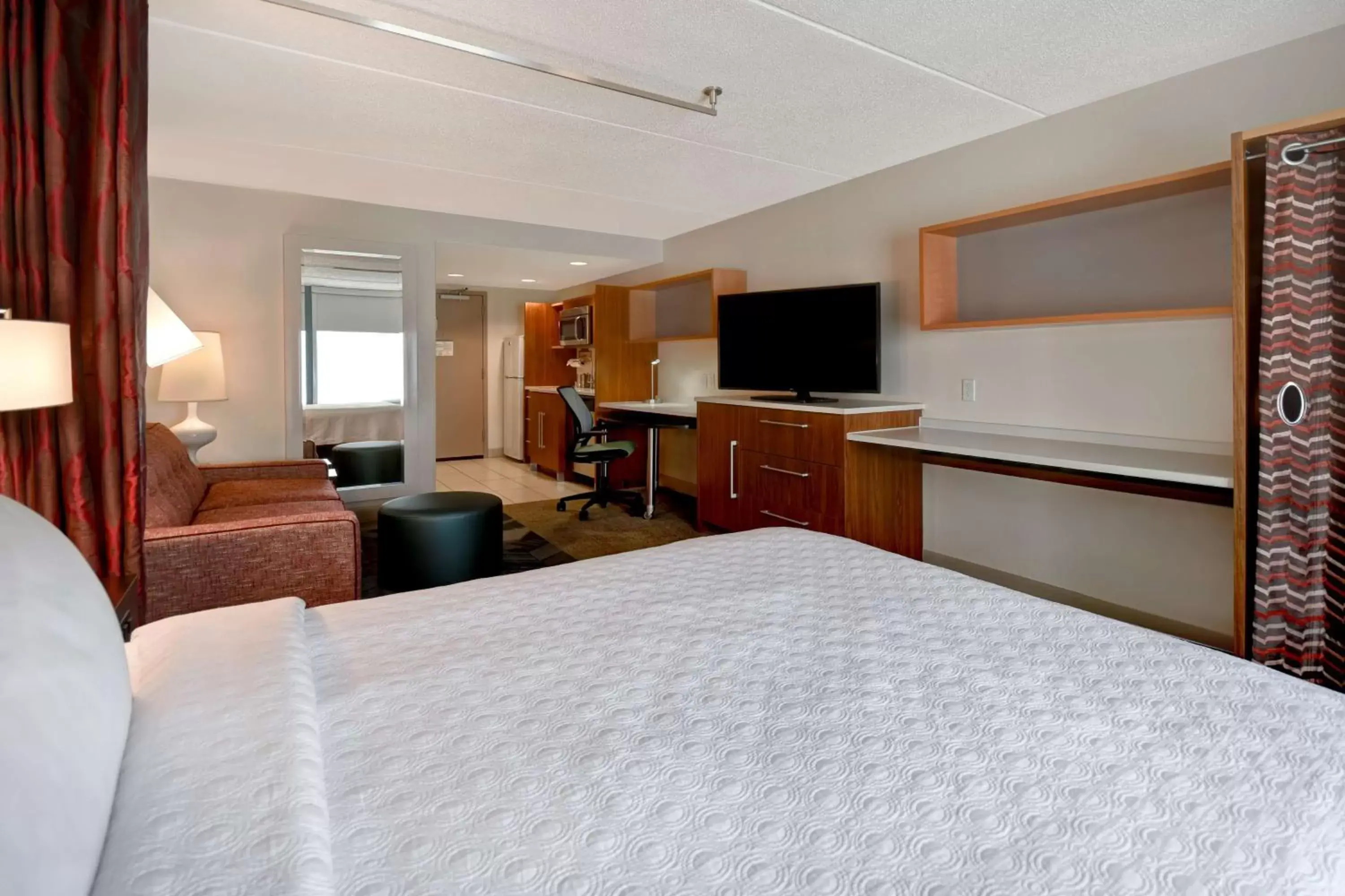 Bed, TV/Entertainment Center in Home2 Suites by Hilton Nashville Vanderbilt, TN