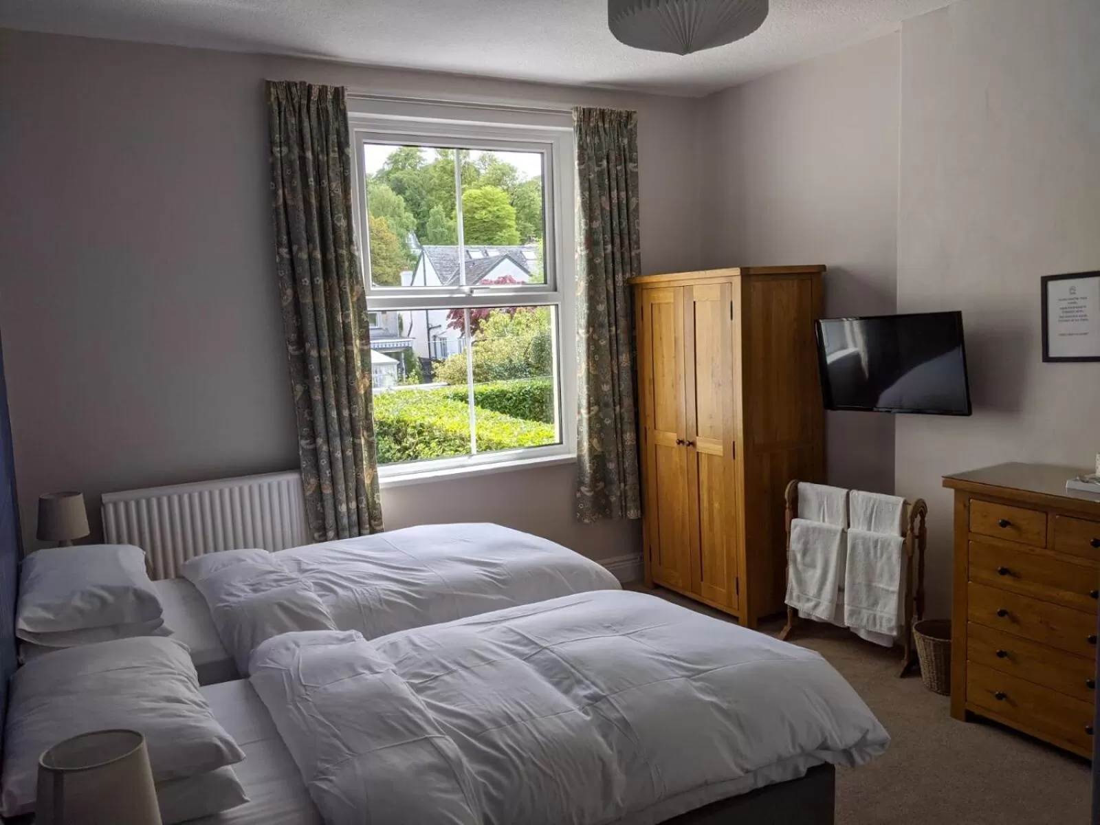 Superior Twin Room in Clarence House