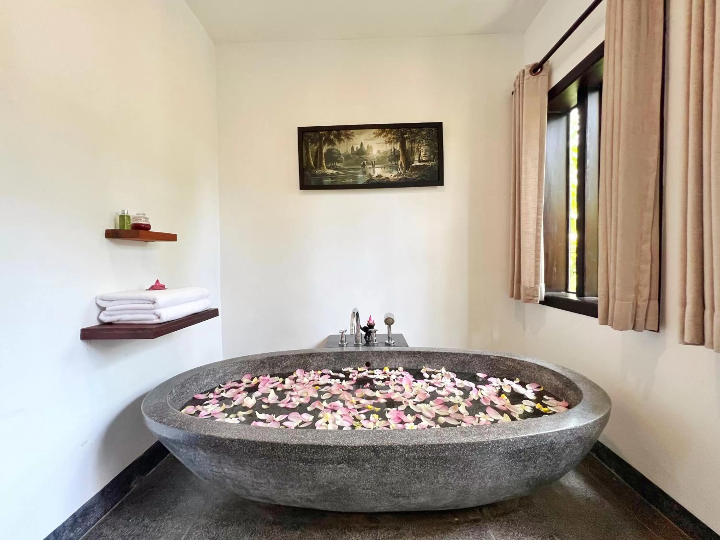 Hot Tub in The Bliss Angkor