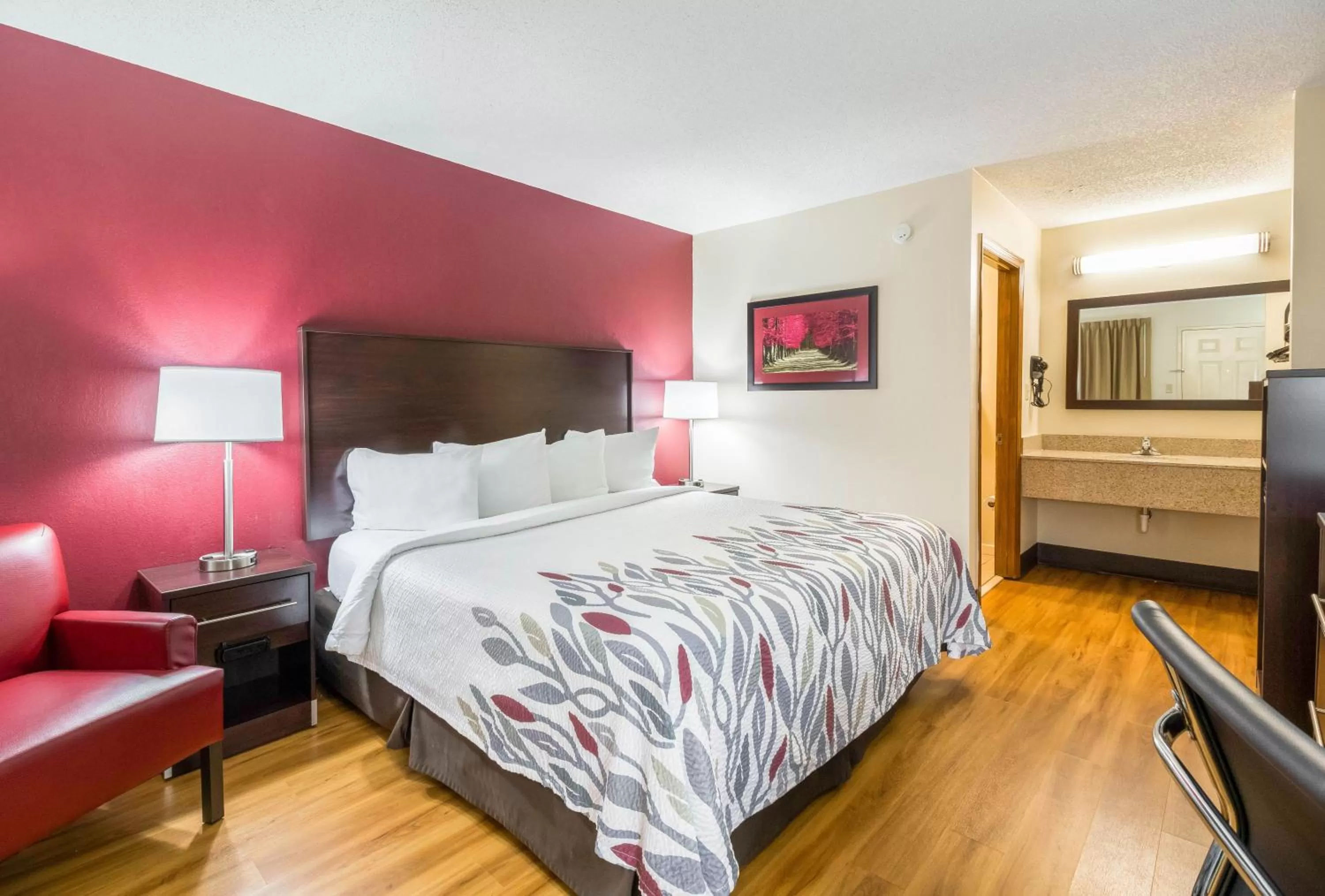 Bedroom, Bed in Red Roof Inn Clarksville