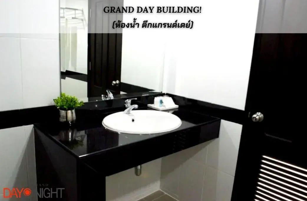 Bathroom in The Grand Day Night (SHA Plus)