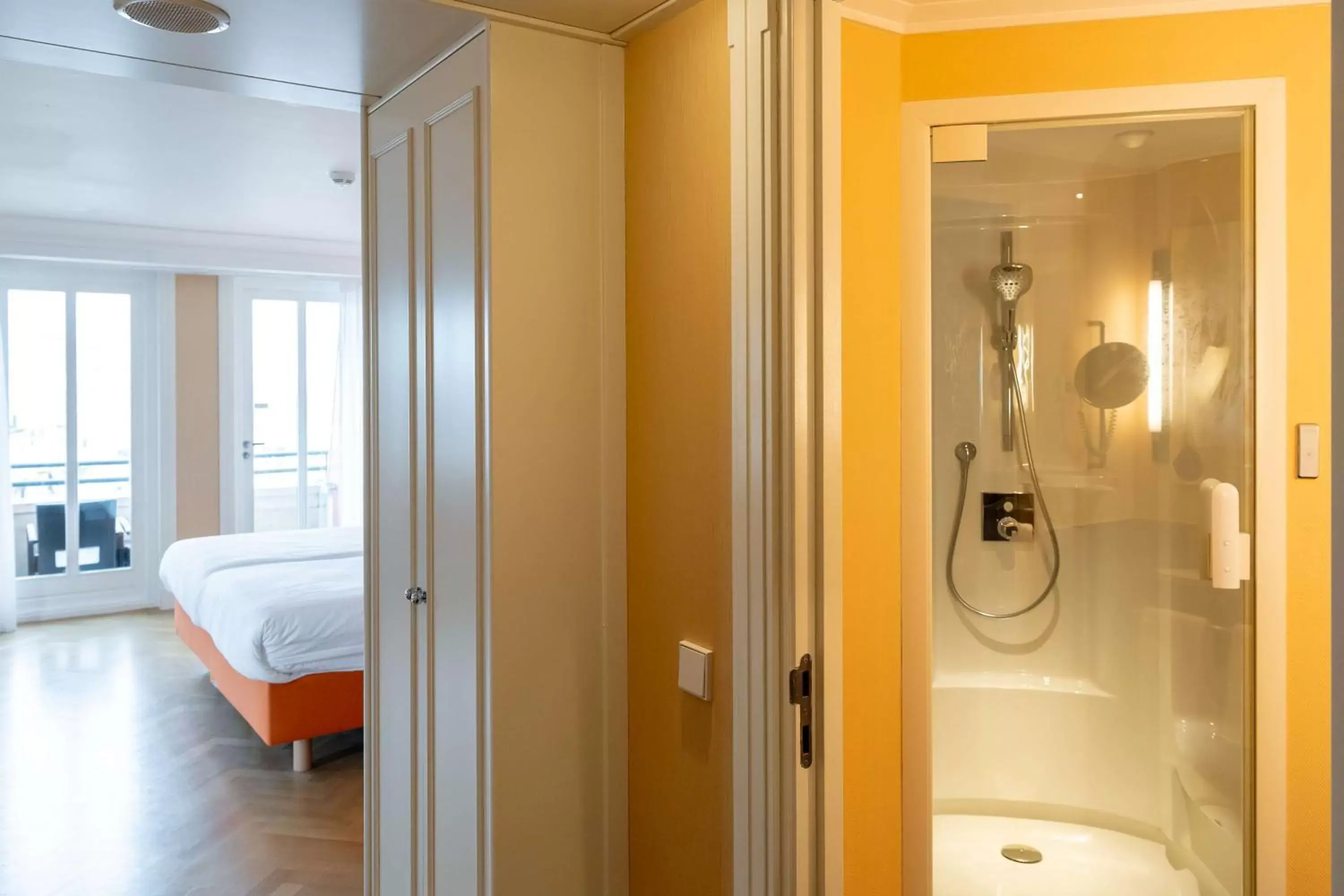 Bathroom in Van der Valk Palace Hotel Noordwijk