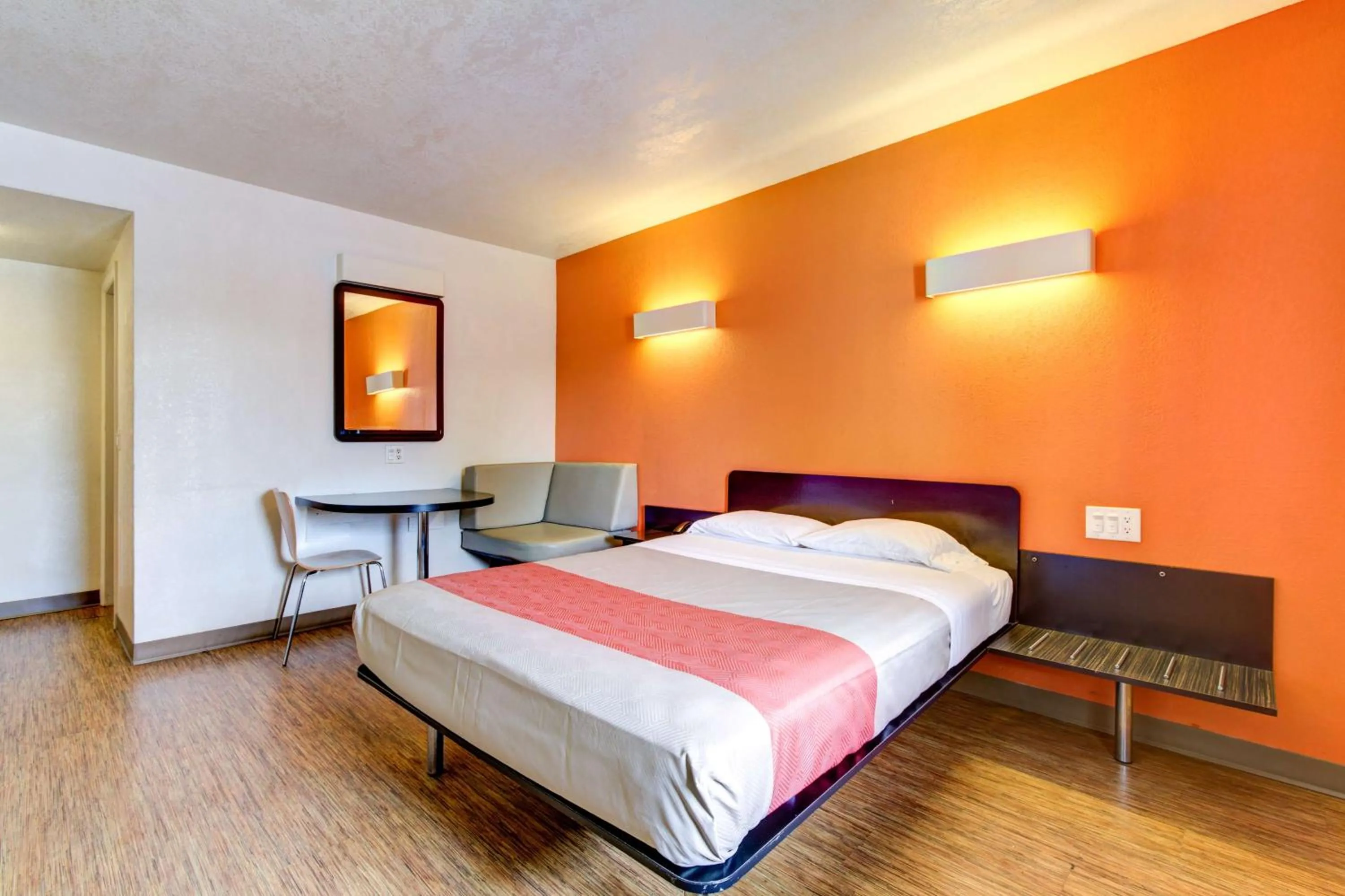 TV and multimedia, Bed in Motel 6-Richfield, OH