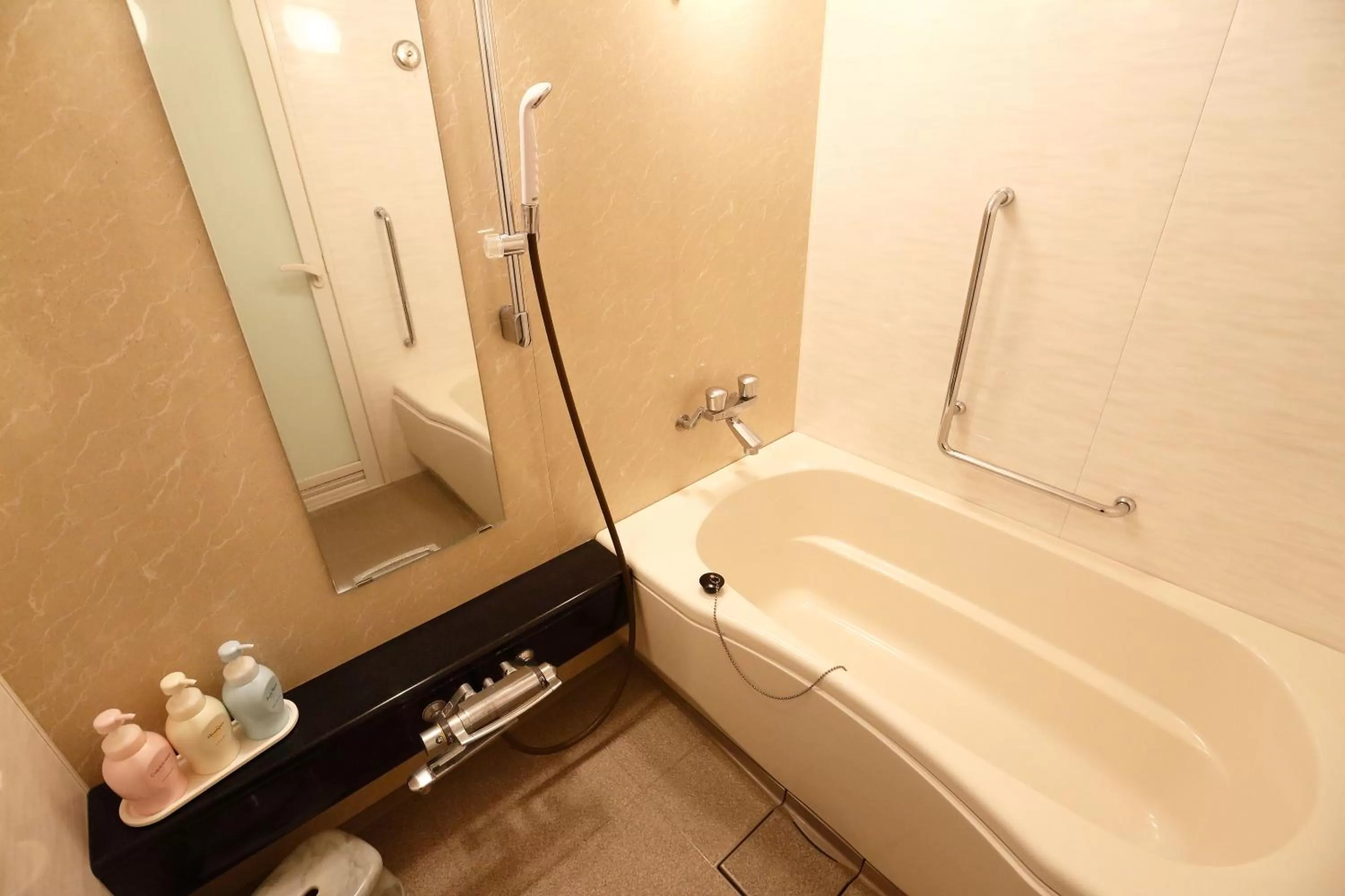 Shower in Keisei Hotel Miramare