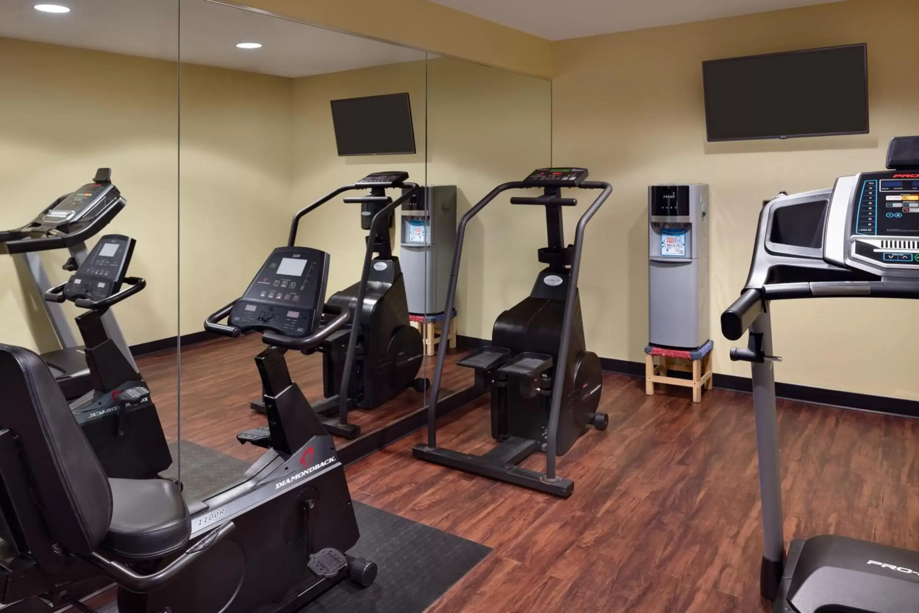 Fitness centre/facilities, Fitness Center/Facilities in Hawthorn Suites By Wyndham Oak Creek/Milwaukee Airport