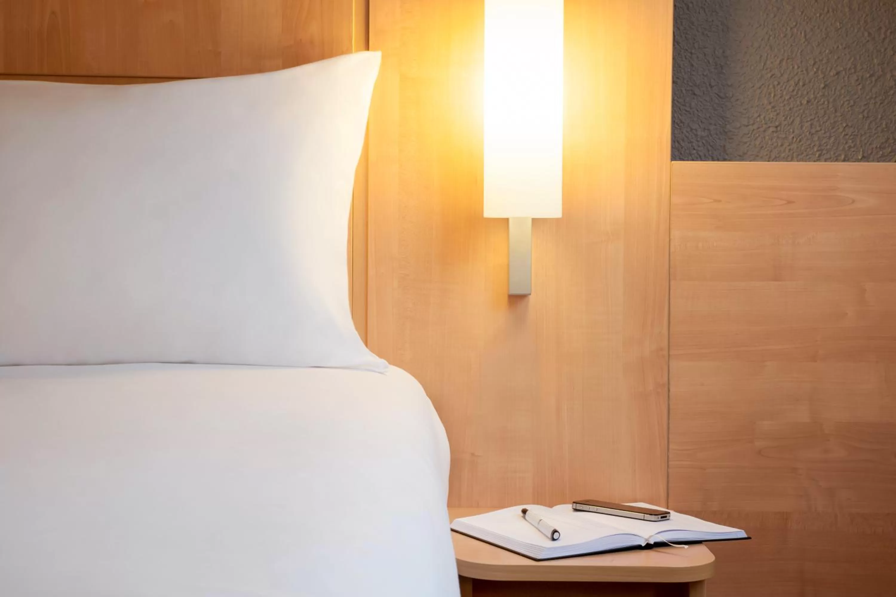 Bedroom, Bed in ibis London Elstree Borehamwood