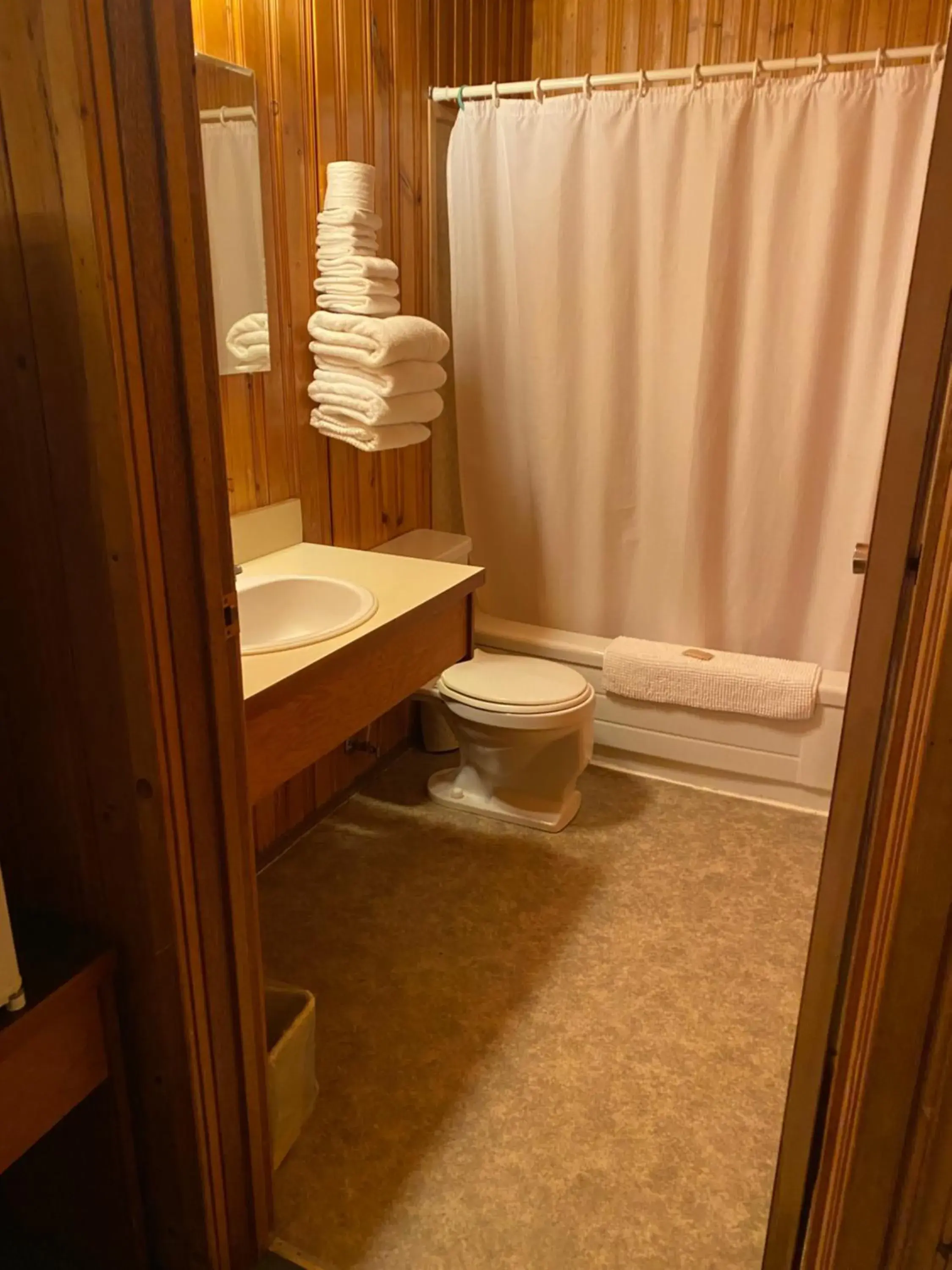 Bathroom in Glacier View Inn