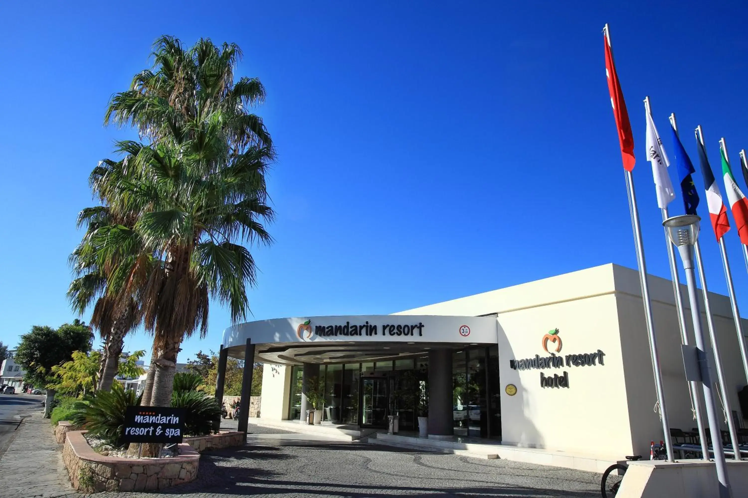 Facade/entrance in Mandarin Resort & Spa Facade/entrance in Mandarin Resort & Spa