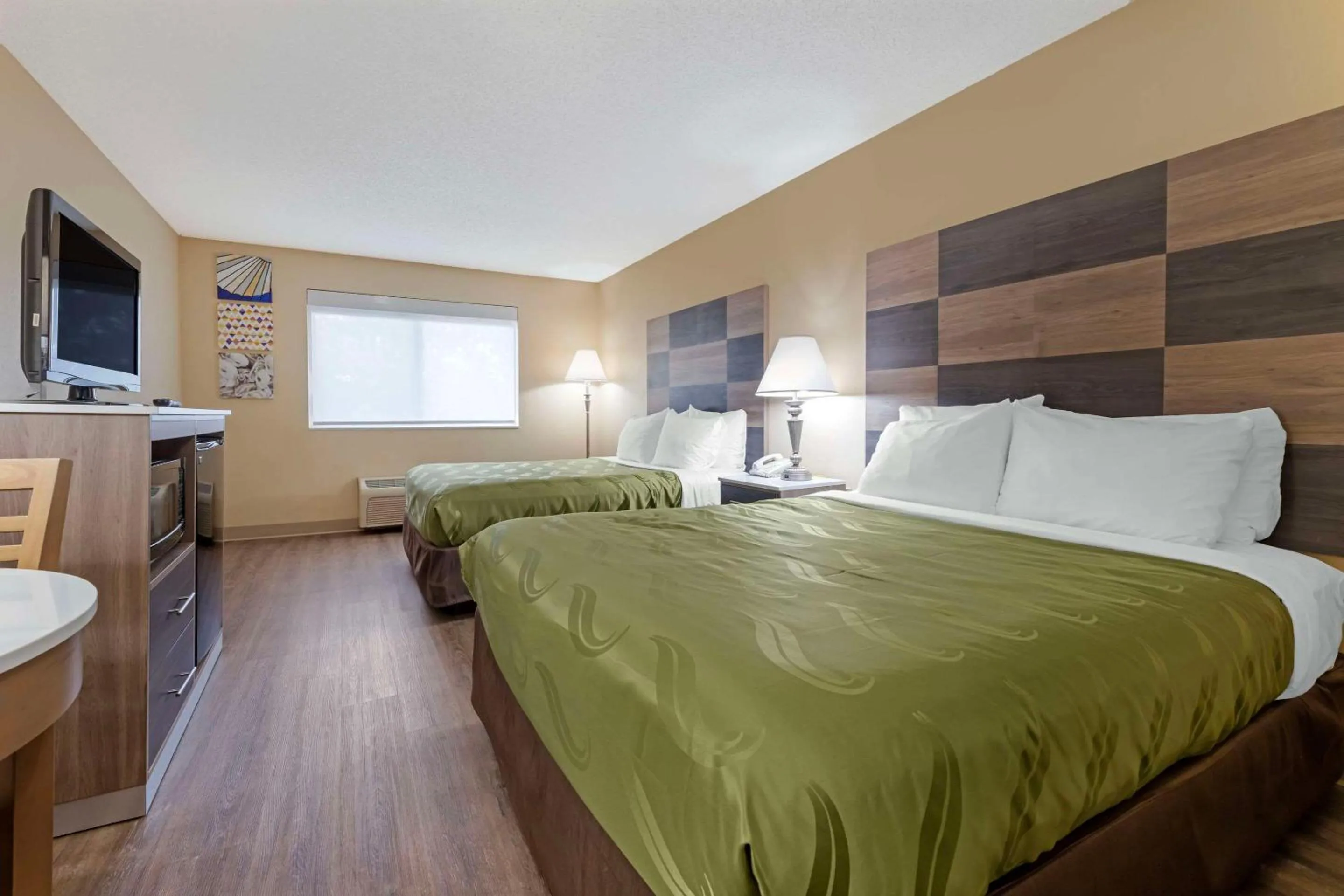 Bedroom, Bed in Quality Inn Bemidji