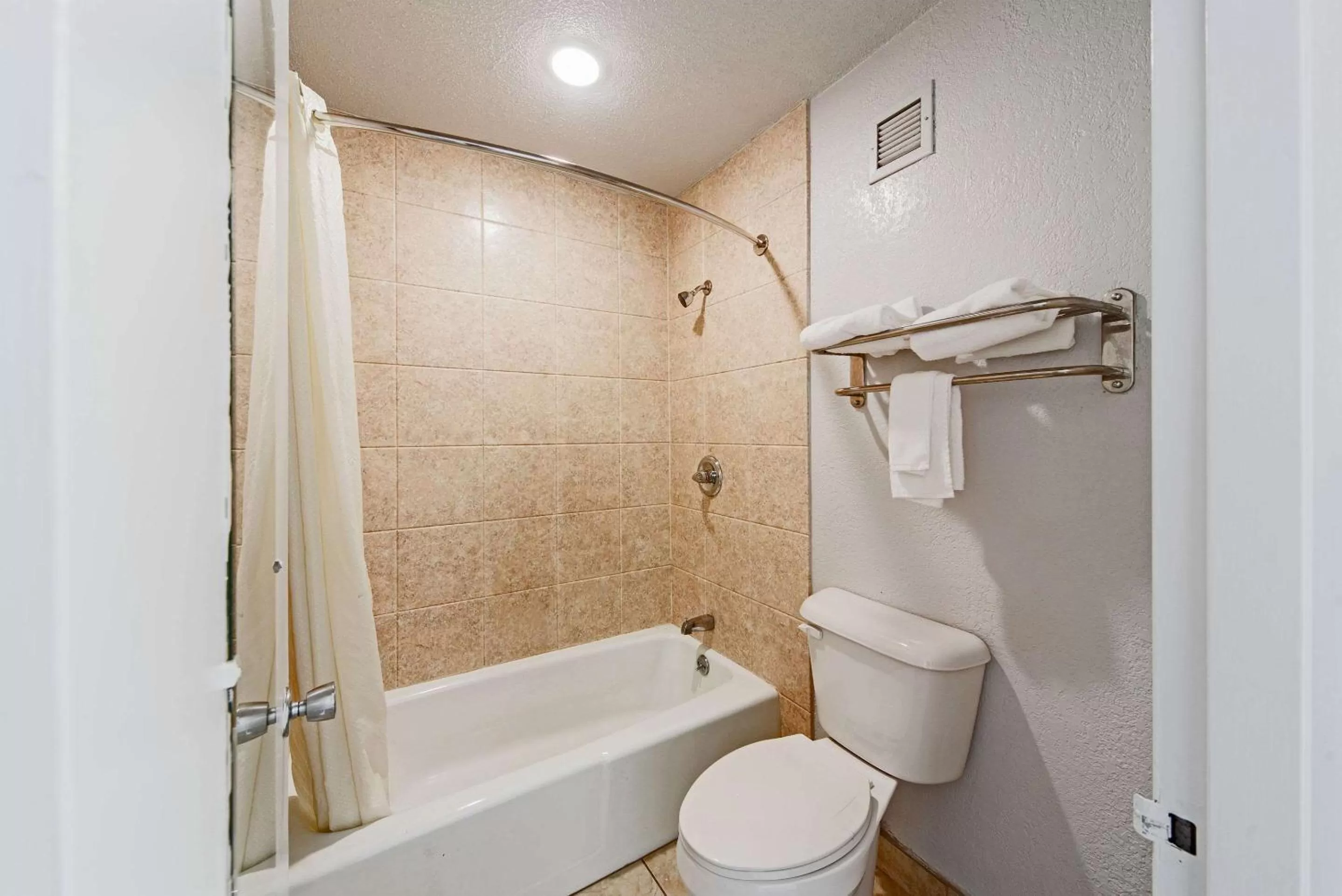 Shower in Econo Lodge Inn & Suites Near Bricktown