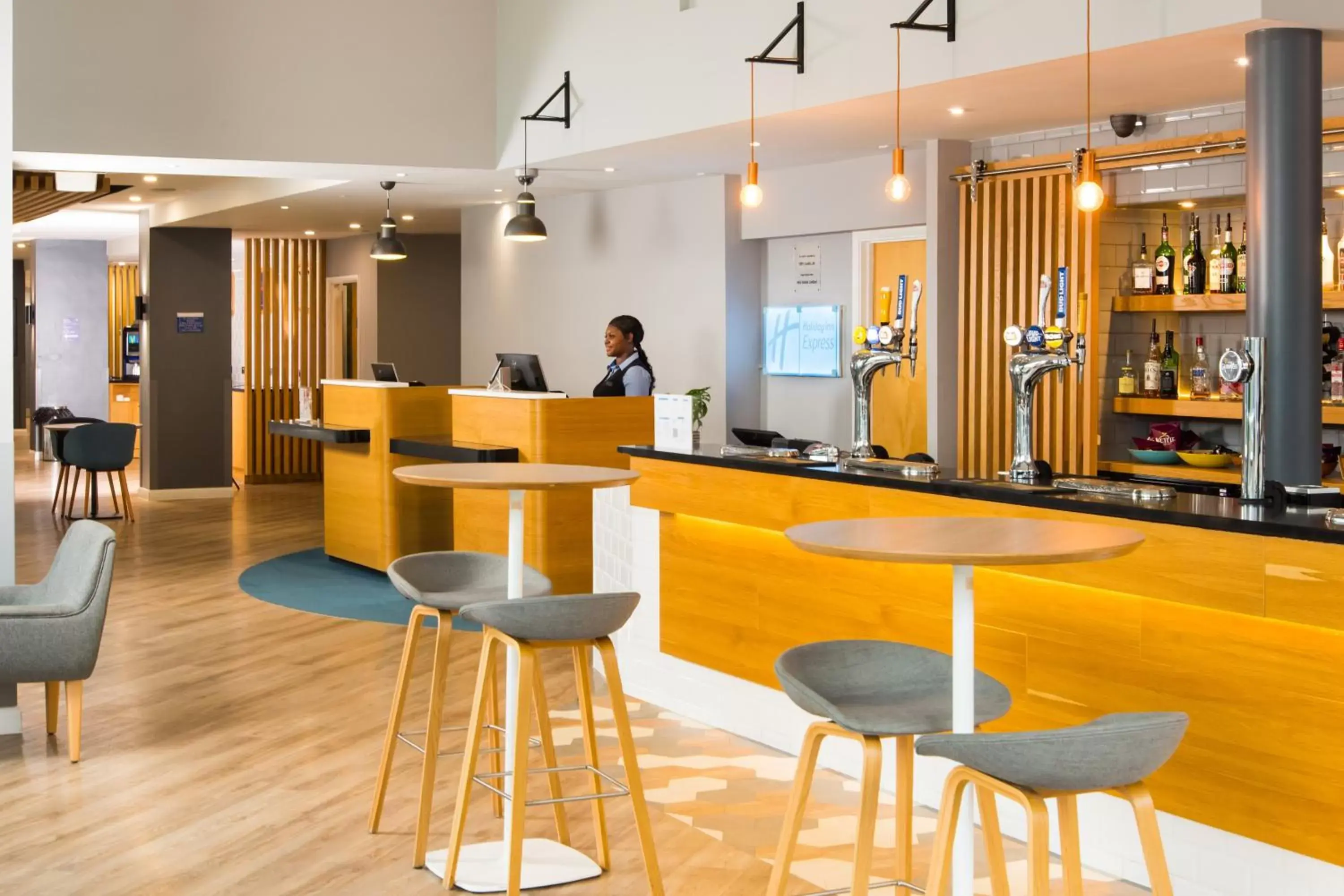 Lounge or bar in Holiday Inn Express Leeds City Centre - Armouries, an IHG Hotel